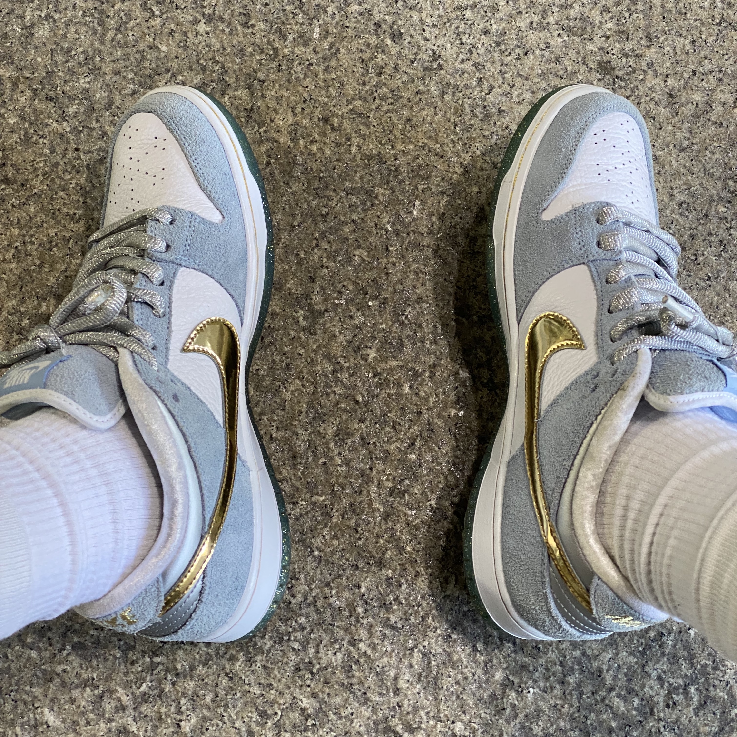 Nike x Sean Cliver SB Dunk Low Holiday Special 착용 스타일