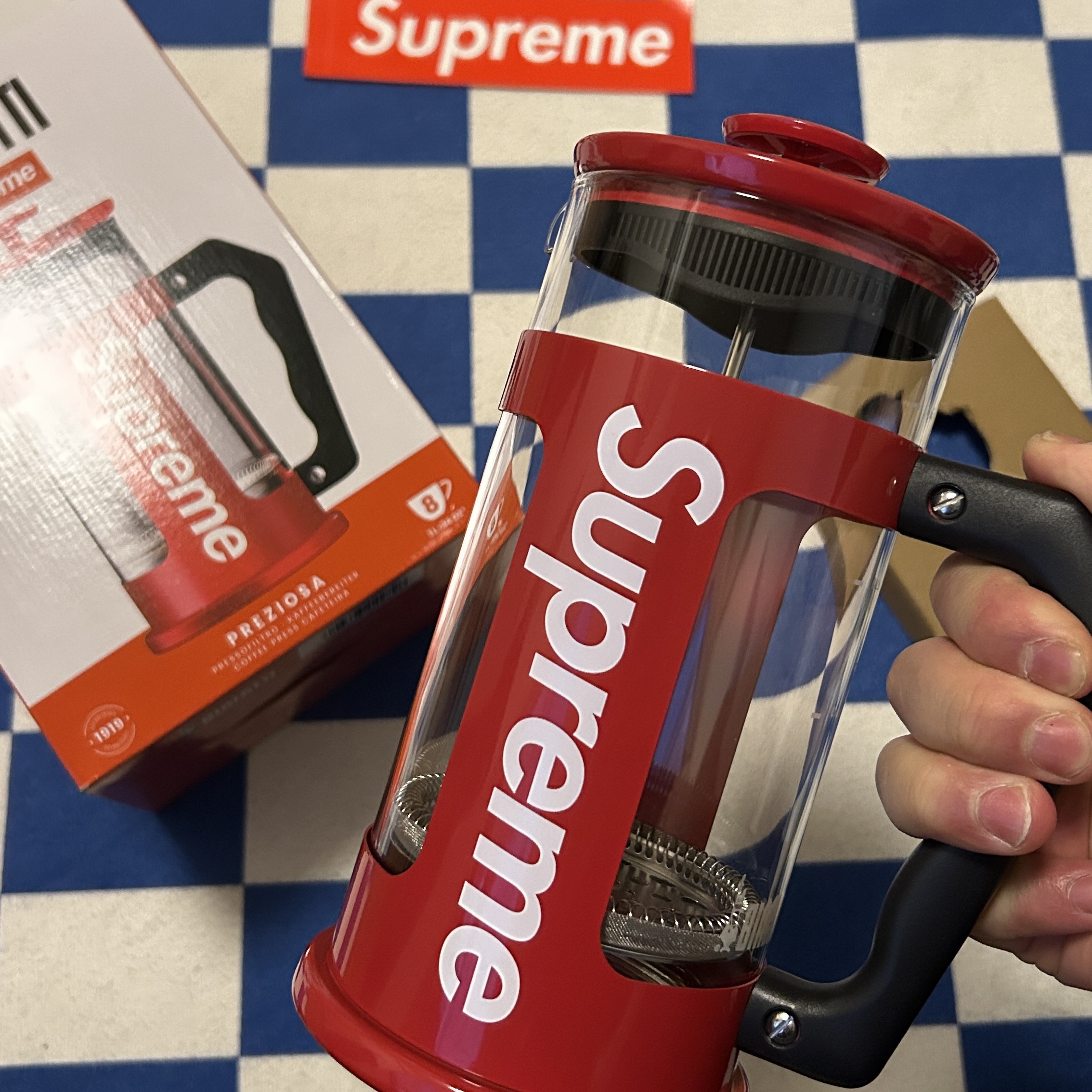 Supreme x Bialetti 8-Cup French Press Red - 24SS 착용 스타일