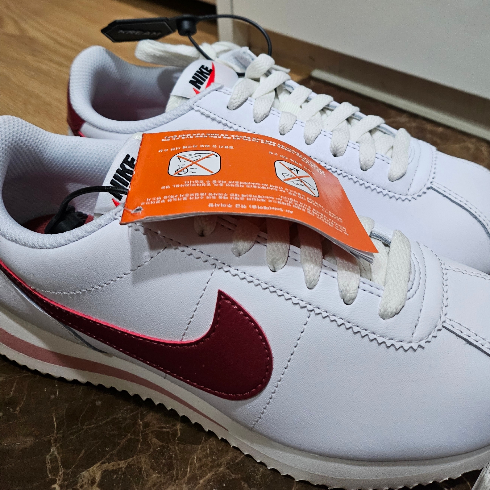 (W) Nike Cortez White Red Stardust 착용 스타일