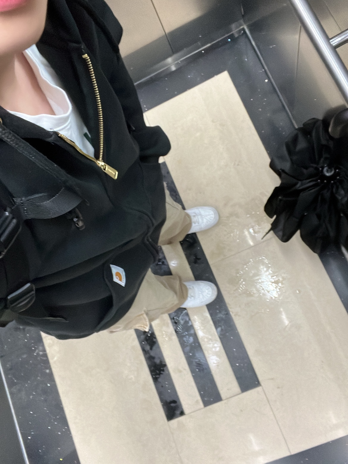 Carhartt Loose Fit Midweight Regular Full Zip Sweatshirt Black 착용 스타일 - 1