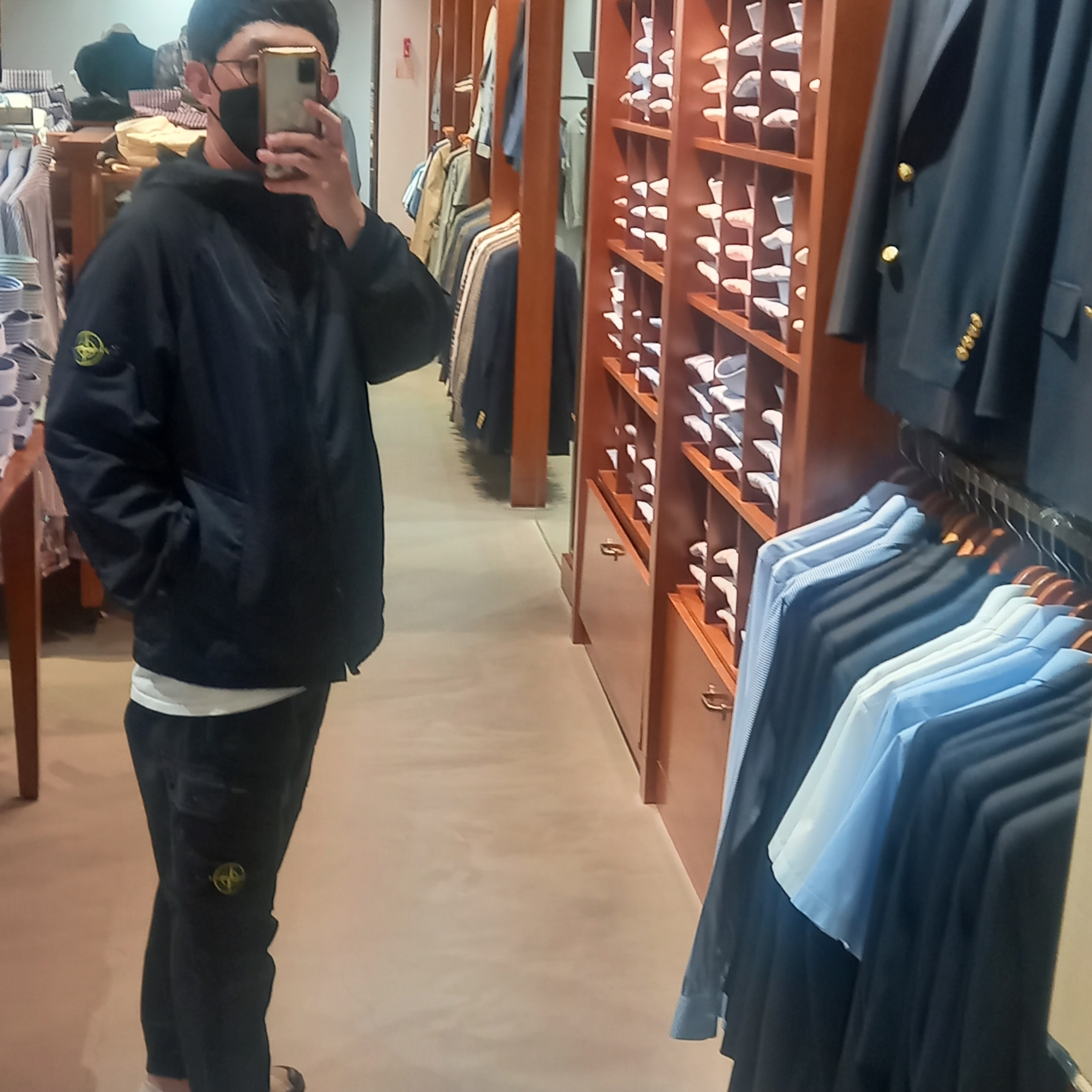 Stone Island 40130 Hyper Dense Nylon Raso Hooded Jacket Black - 23SS, Stone Island 313L1 T.CO+OLD Cargo Pants Black - 22FW 착용 스타일 - 3