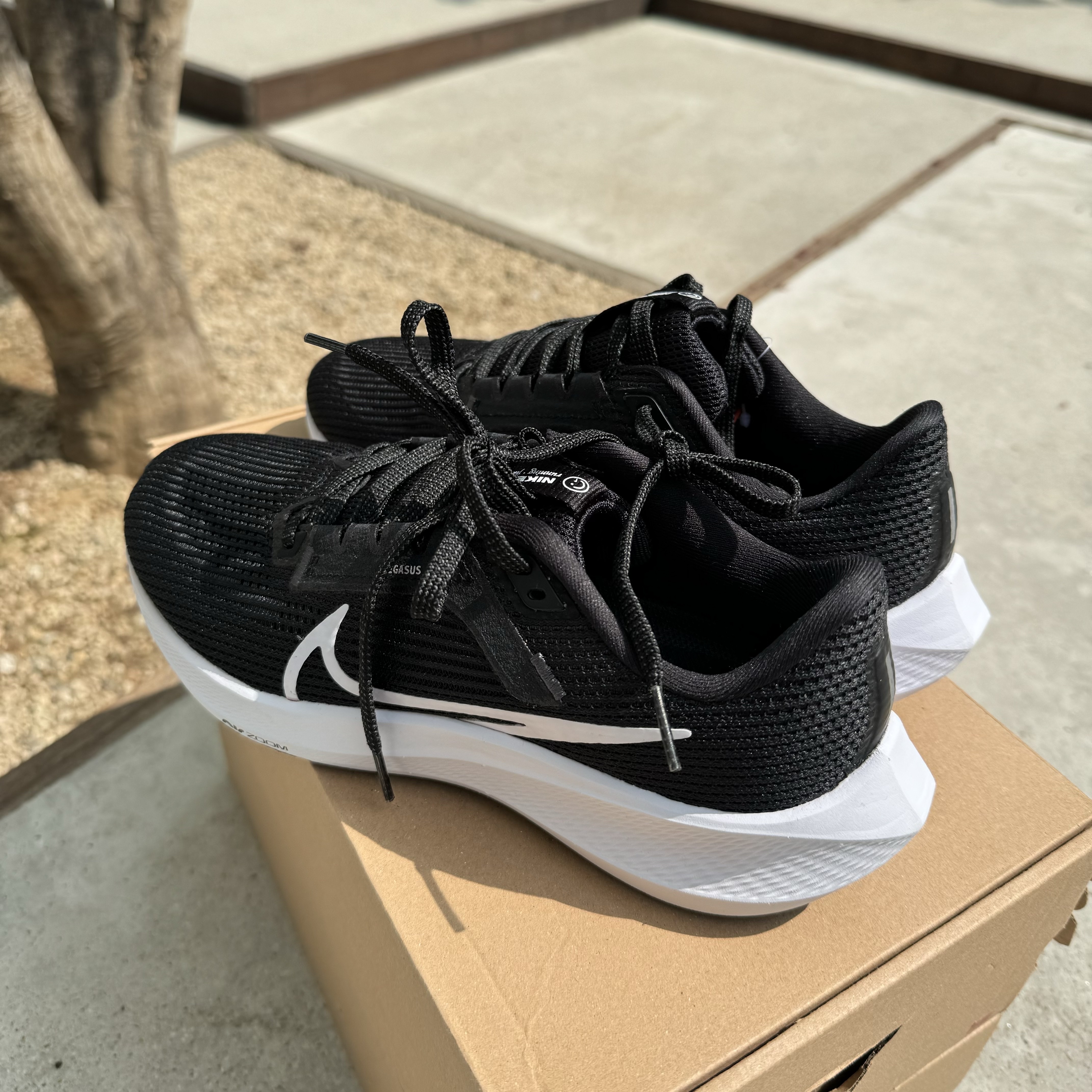 (W) Nike Air Zoom Pegasus 40 Black 착용 스타일 - 2