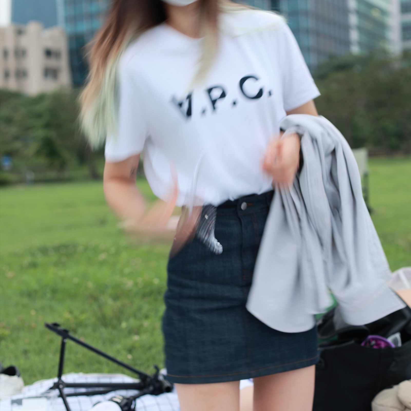 A.P.C. VPC T-Shirt White Dark Navy 착용 스타일 - 2