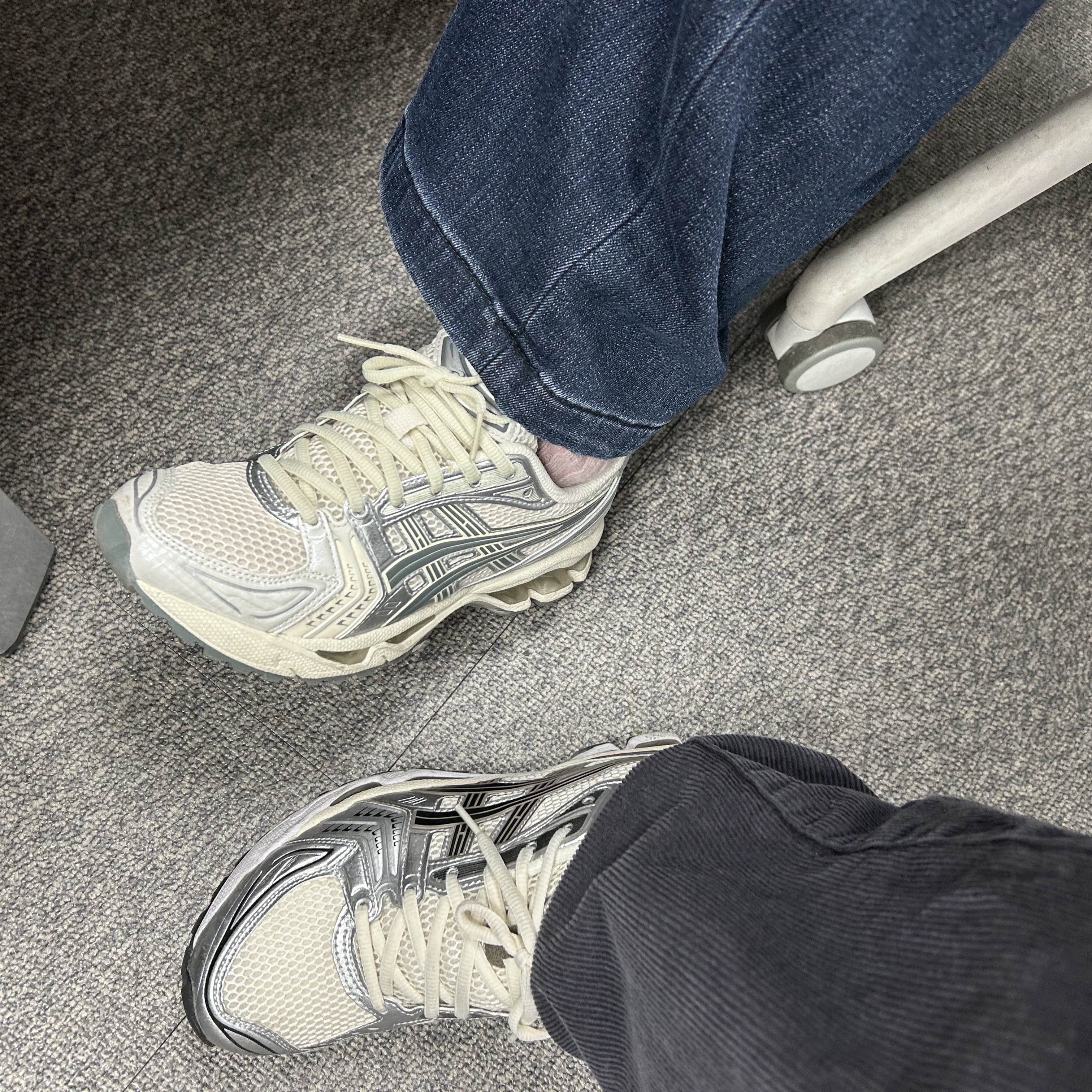 Asics Gel-Kayano 14 Cream Black 착용 스타일