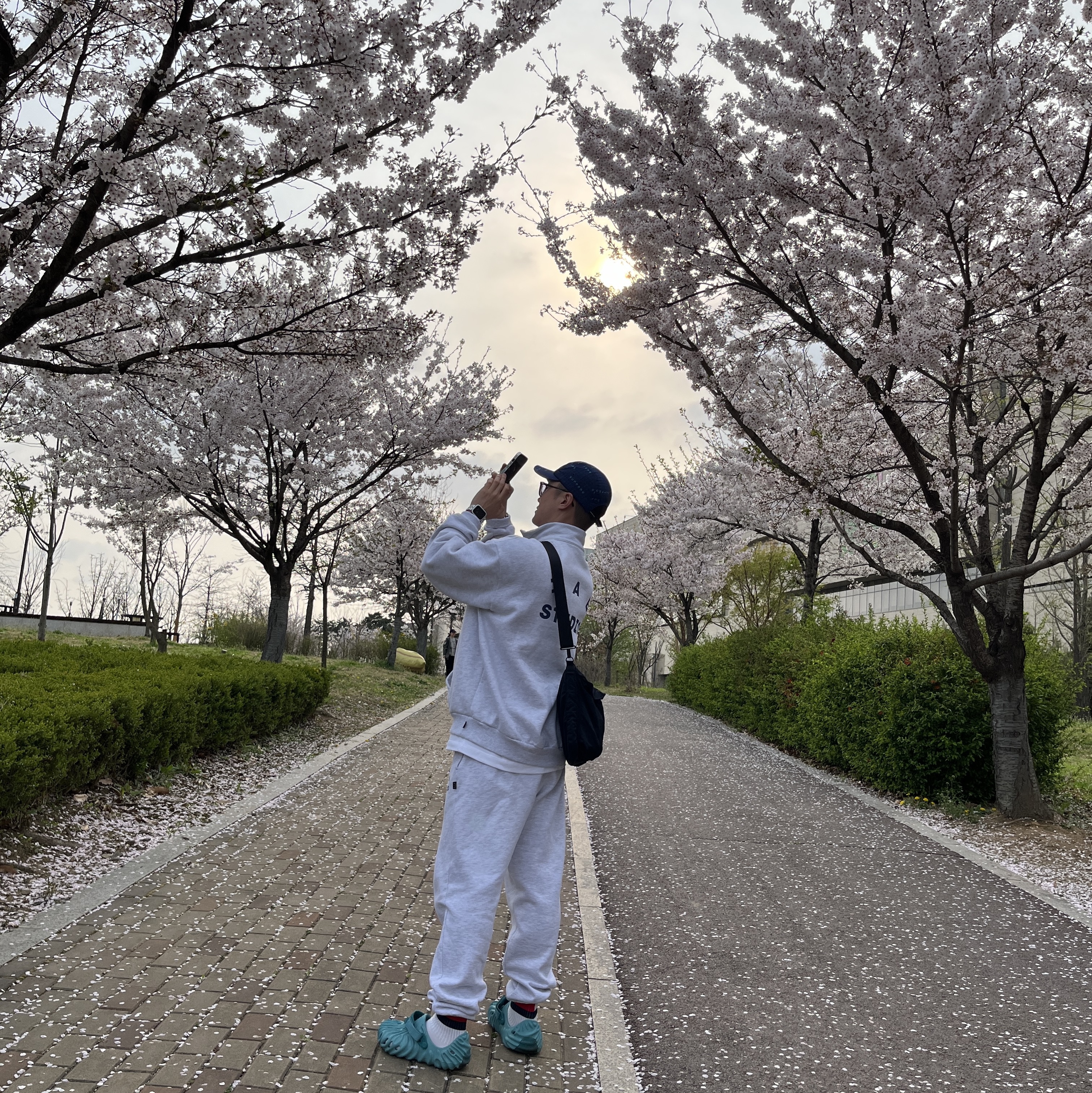 C.P. Company Nylon B Utility Pack Total Eclipse Blue - 23FW, Supreme Stitch Jacquard Camp Cap Navy - 22SS 착용 스타일