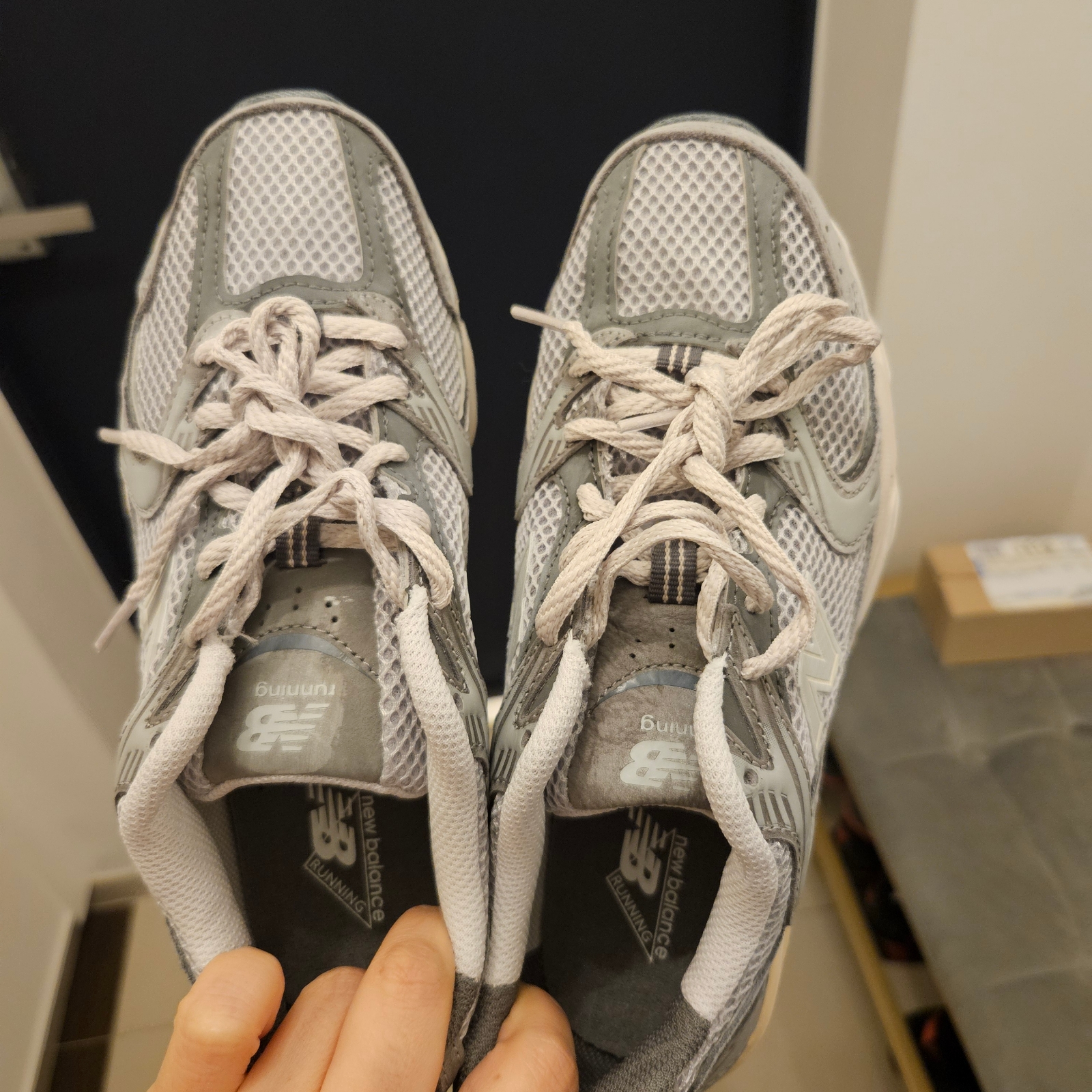 New Balance 530 Premium Vintage Grey Matter 착용 스타일