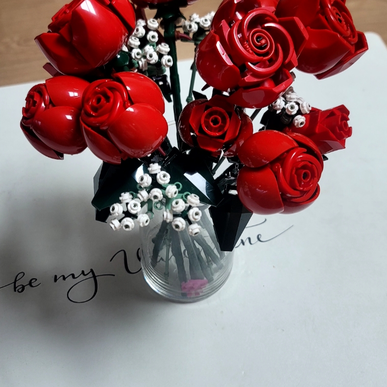 Lego Bouquet of Roses 착용 스타일