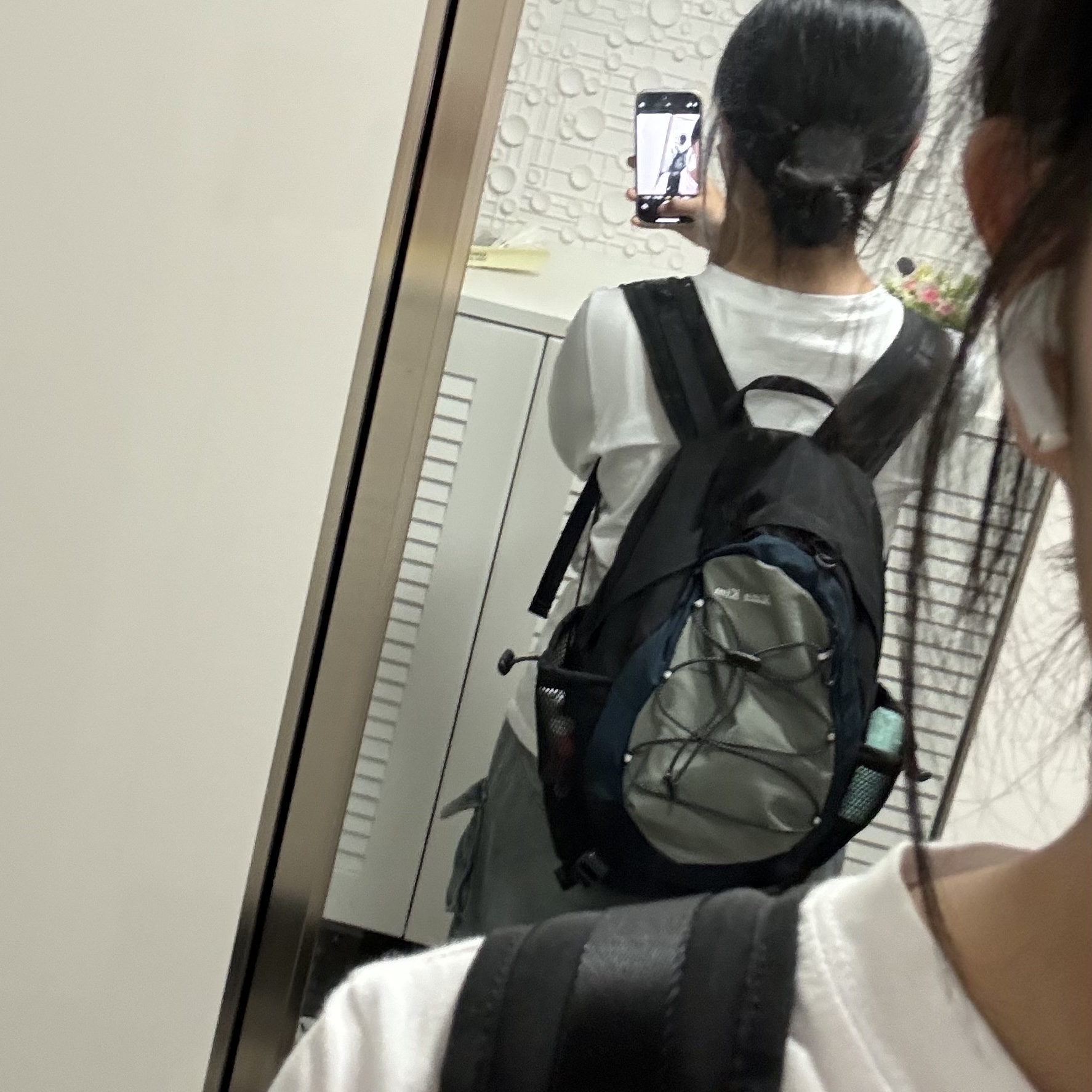 Matin Kim String Utility Backpack Khaki 착용 스타일