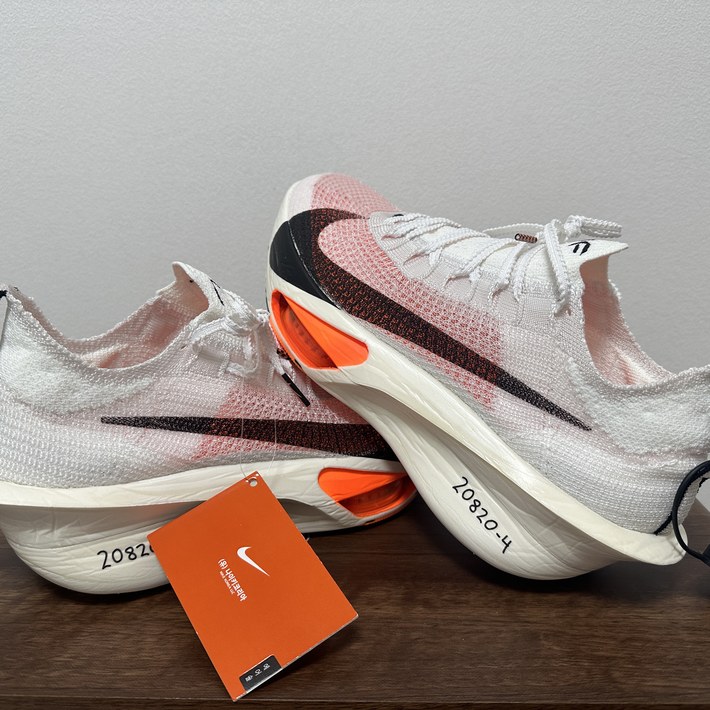 Nike Air Zoom Alphafly Next% 3 Proto White Total Orange 착용 스타일 - 1