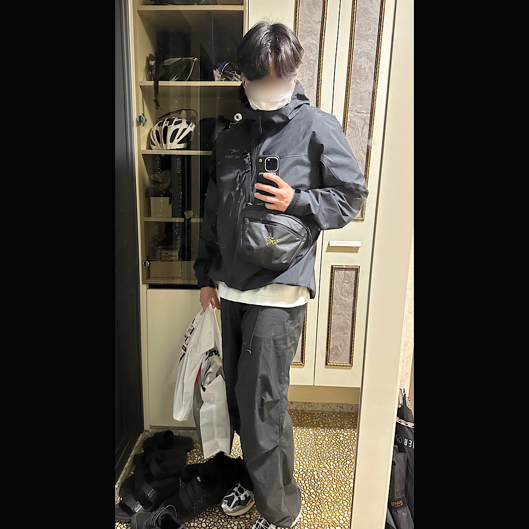 Asics Unlimited Gel-Sonoma 15-50 Steel Grey Pure Silver, Arc'teryx Alpha SV Jacket Black 착용 스타일