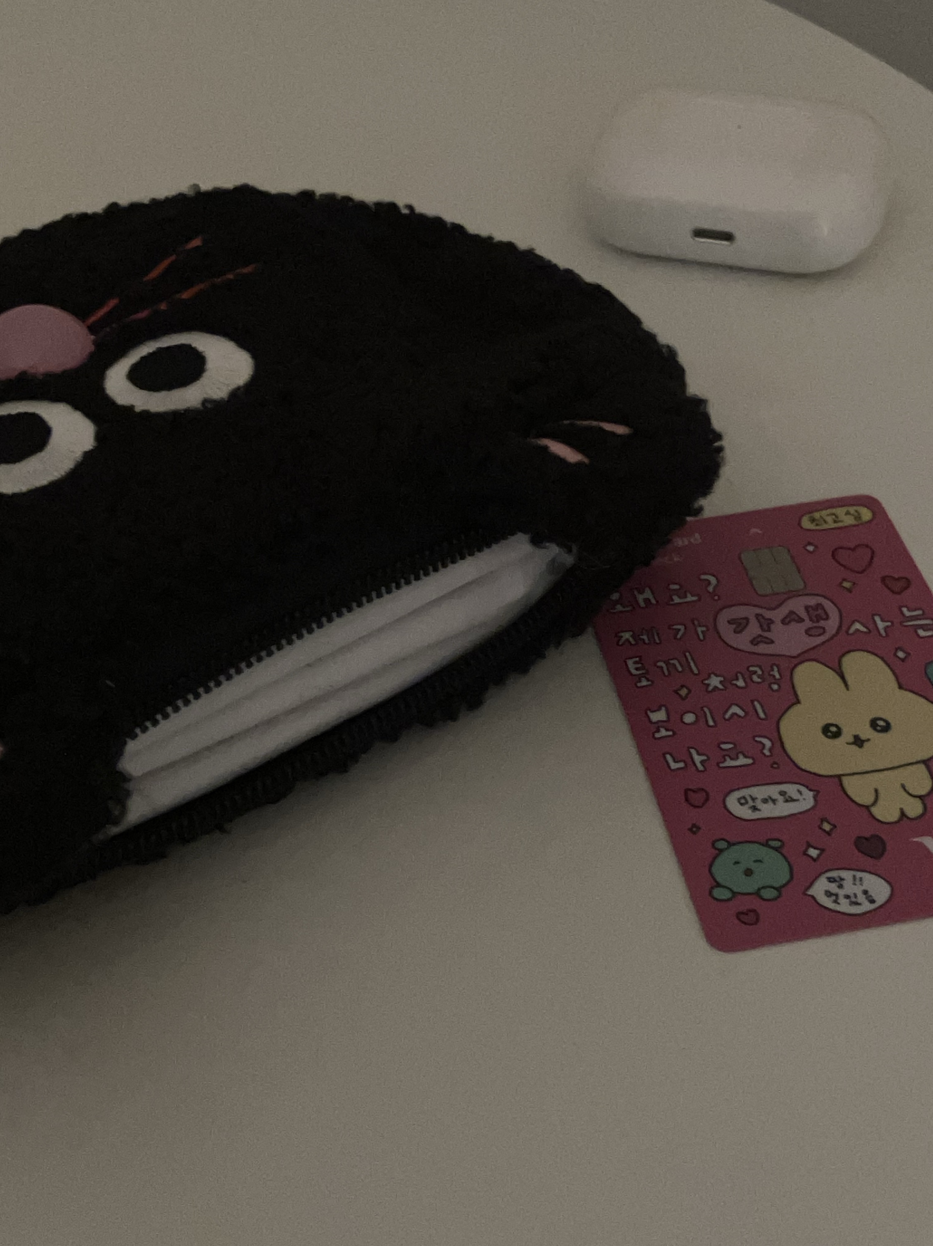 Monamhee Pouch Black 착용 스타일 - 2