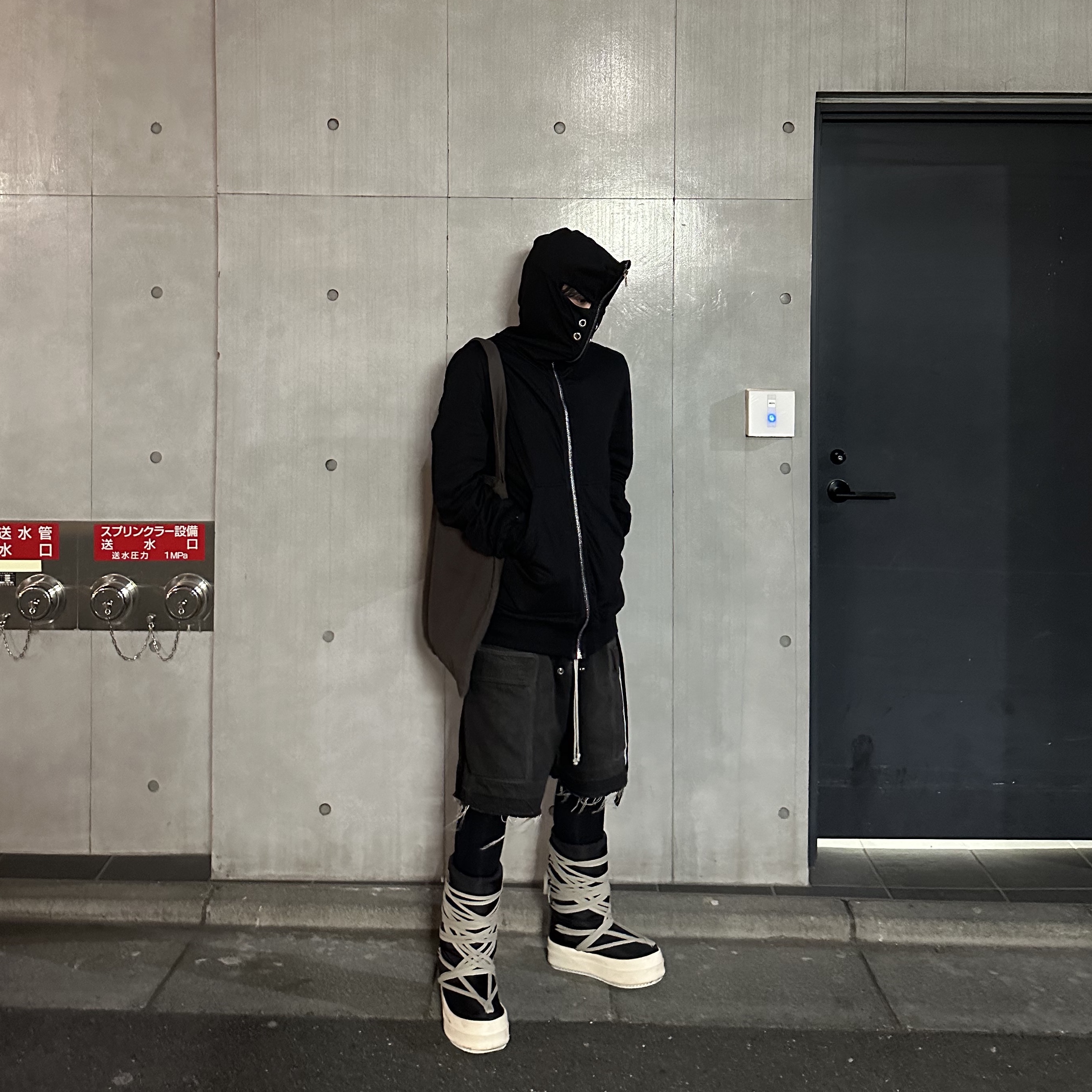Moncler x Rick Owens Bigrocks Boots Black - 23FW 착용 스타일
