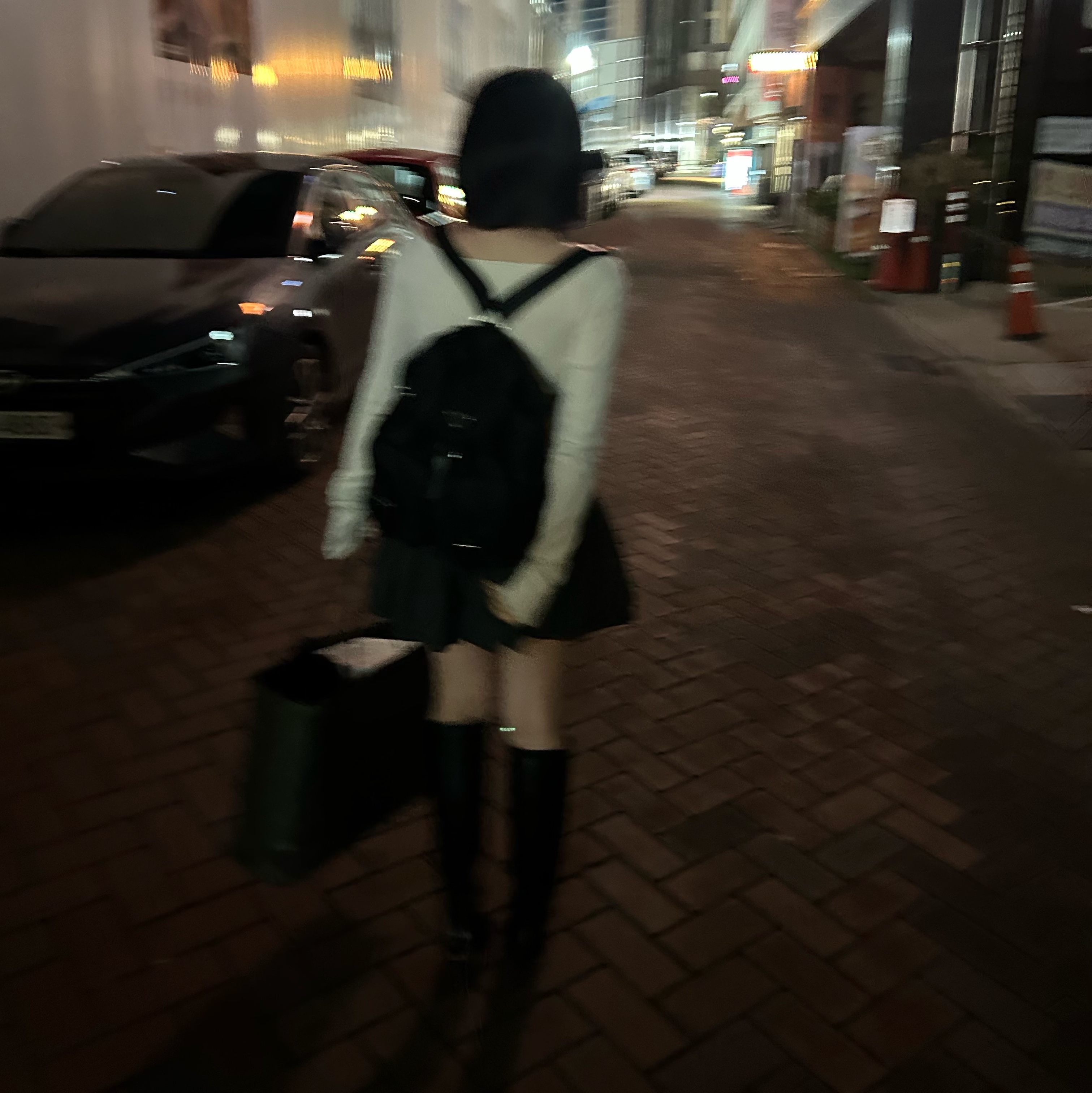 (W) Bohemian Seoul Hairy Round Neck Knit Cardigan Ivory, Prada Re-Nylon Medium Backpack Black 착용 스타일 - 3