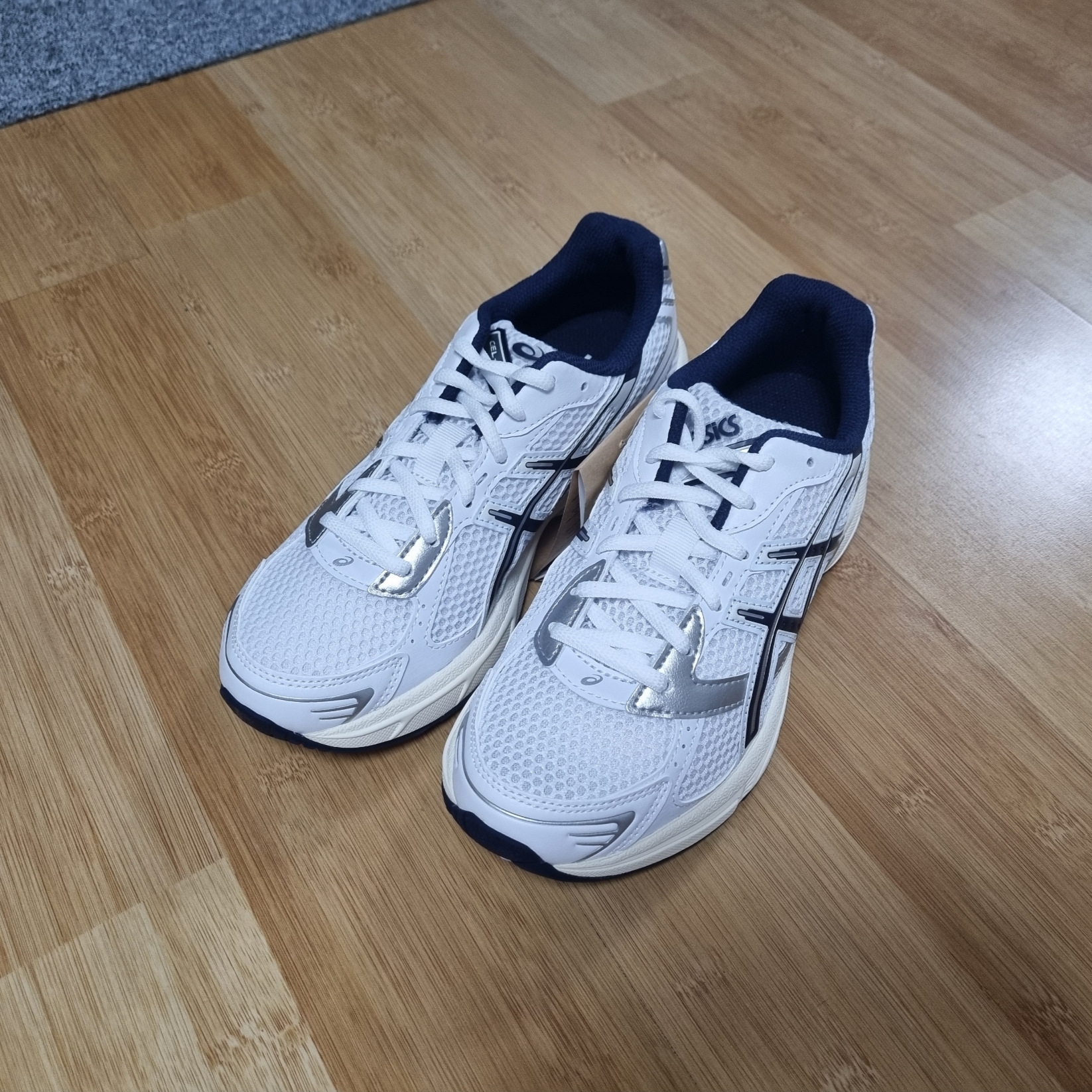(W) Asics Gel-1130 White Midnight 착용 스타일