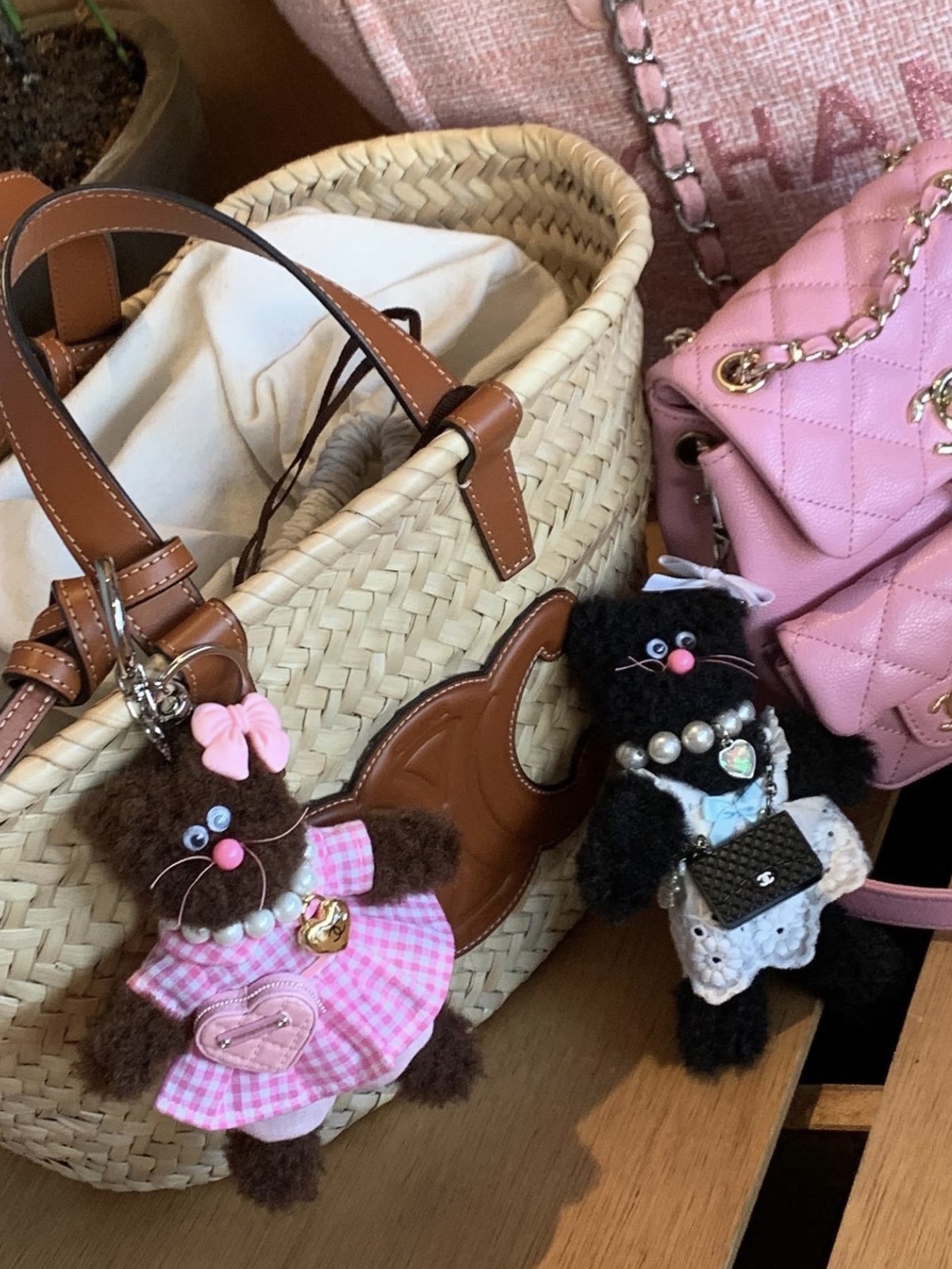 Monamhee x STU Namhee Brown, Monamhee Creami Keyring Cream - KREAM Exclusive 착용 스타일 - 3