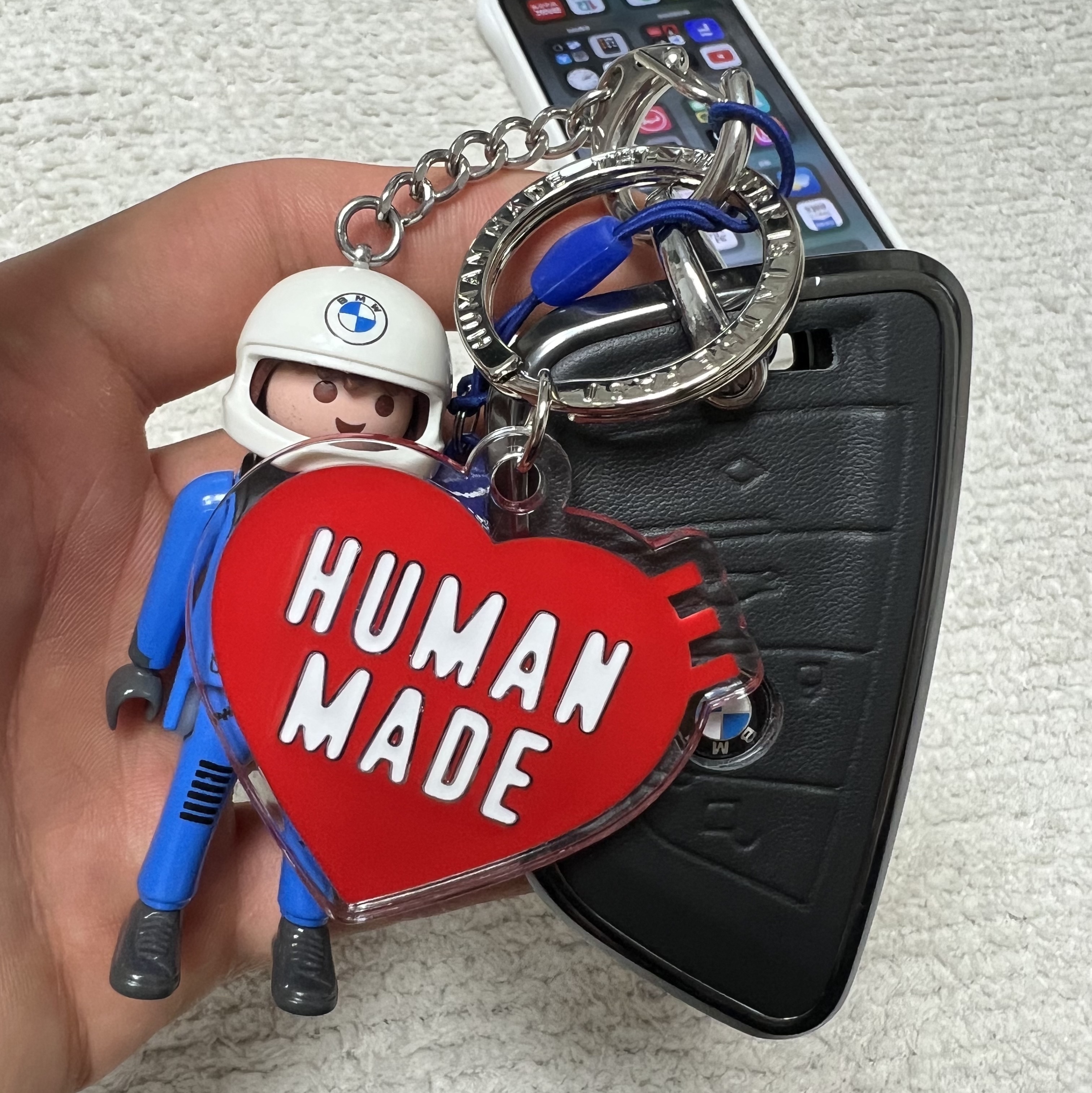 Human Made Heart Keyring Red 착용 스타일