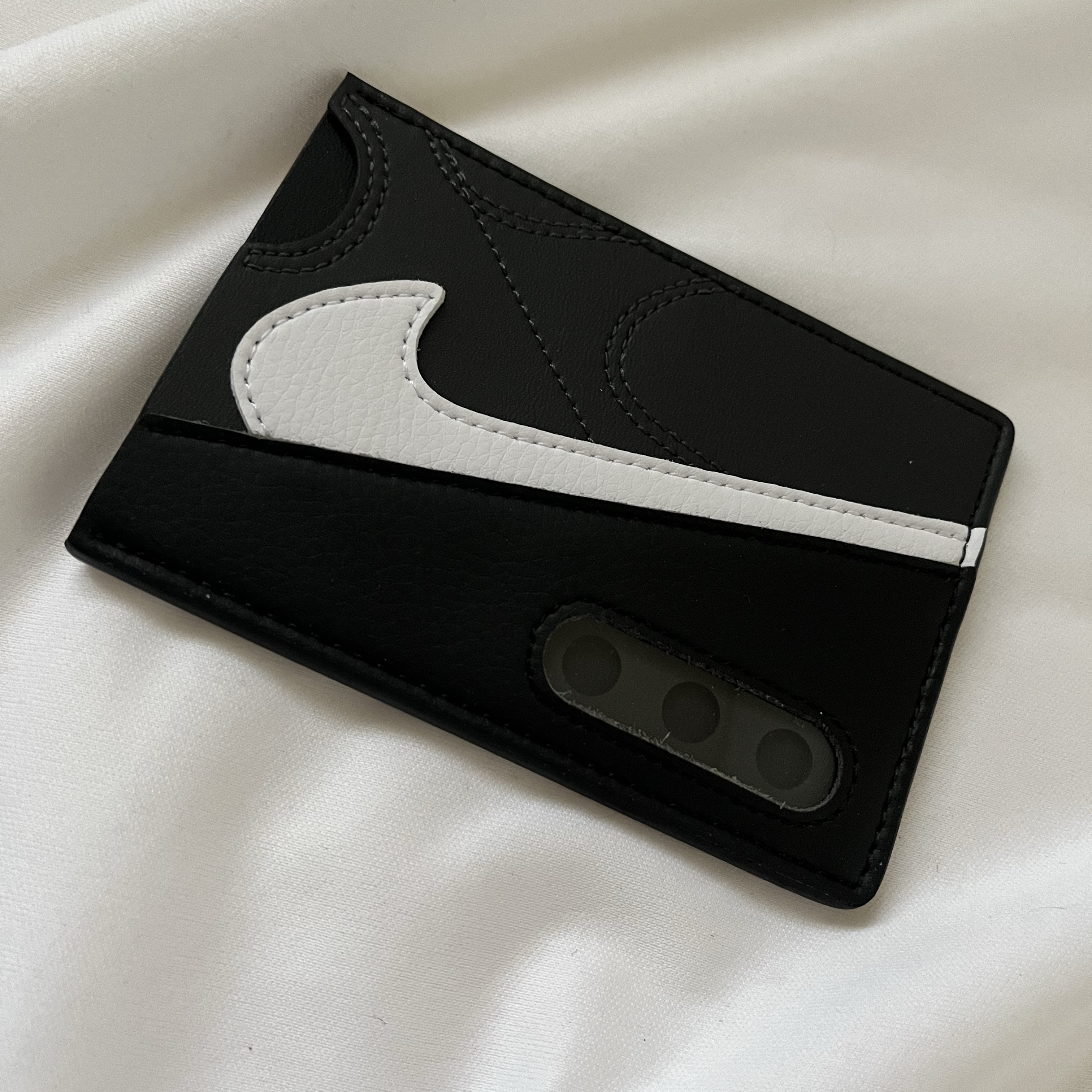 Nike Icon Air Max 90 Card Wallet Black 착용 스타일