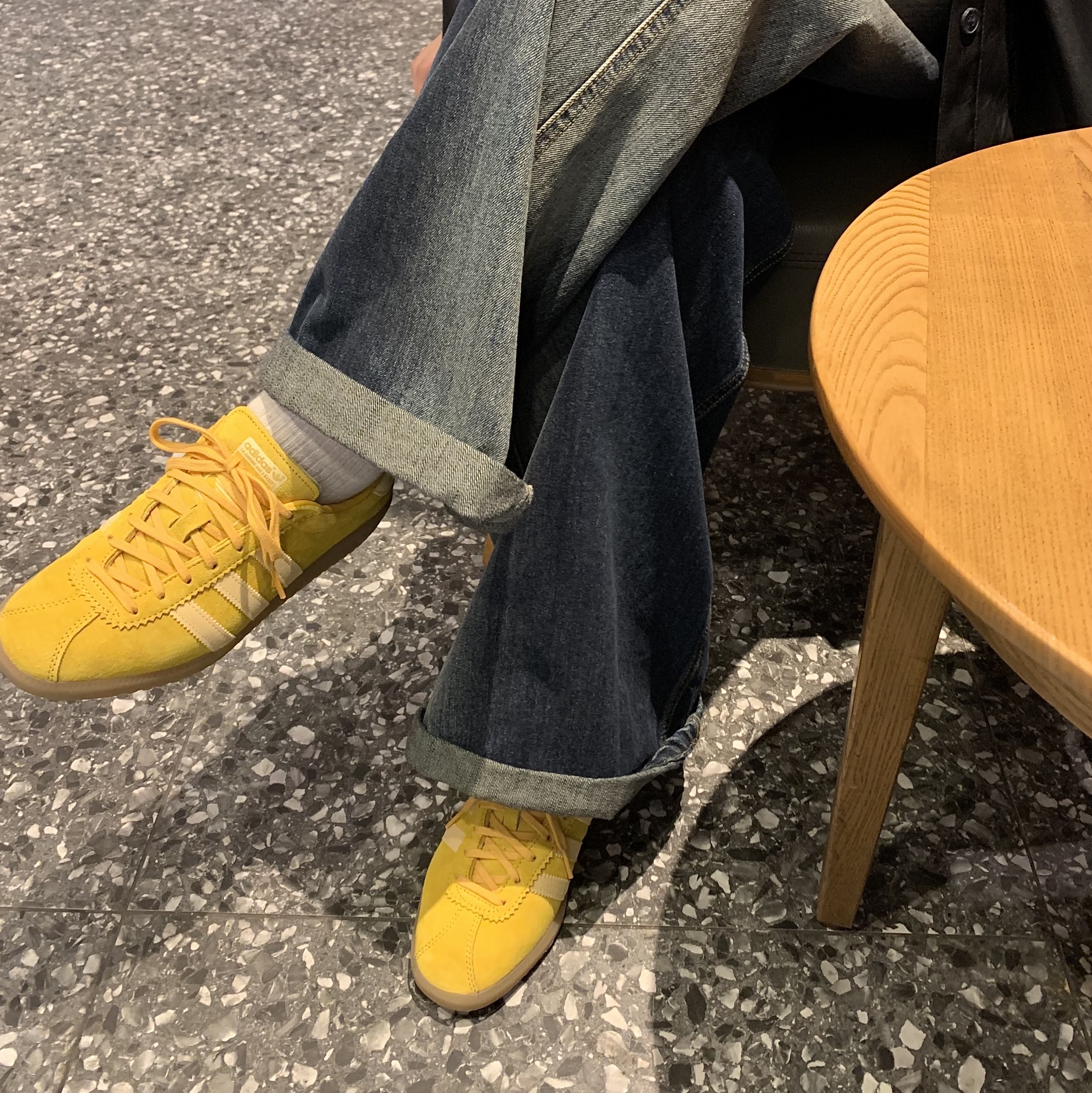 Adidas Bermuda Bold Gold 착용 스타일 - 1