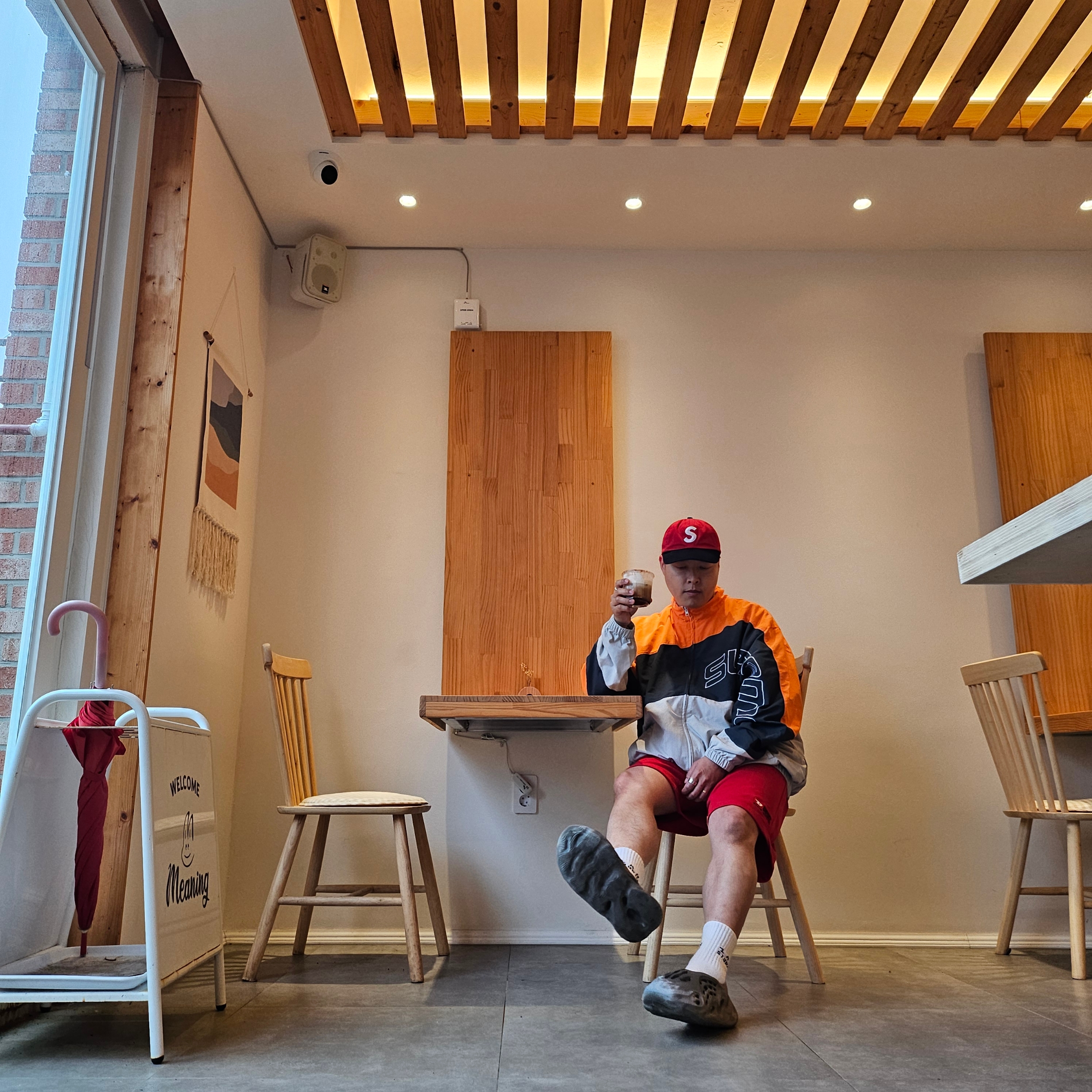 Supreme 2-Tone S Logo 6-Panel Red - 24SS, Supreme Curve Track Jacket Grey - 24SS 착용 스타일 - 2