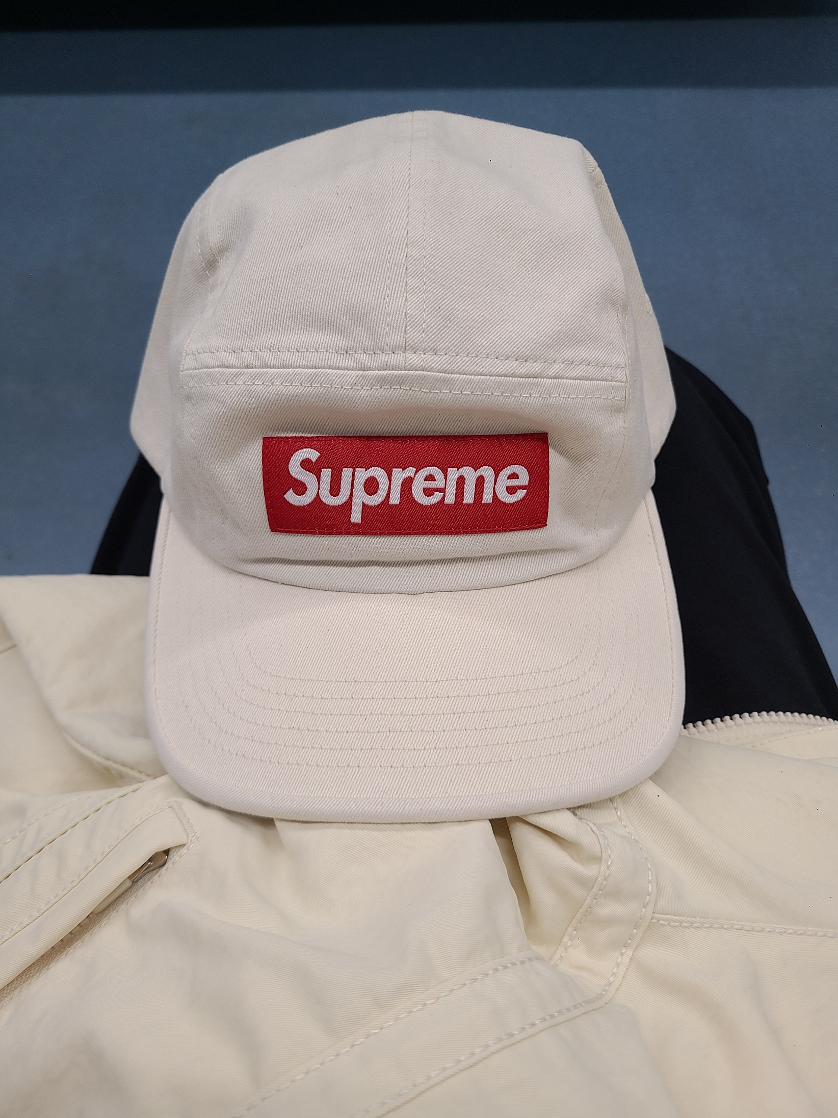 Supreme Washed Chino Twill Camp Cap Natural - 24SS, Supreme Washed Chino Twill Camp Cap Natural - 23FW 착용 스타일 - 1