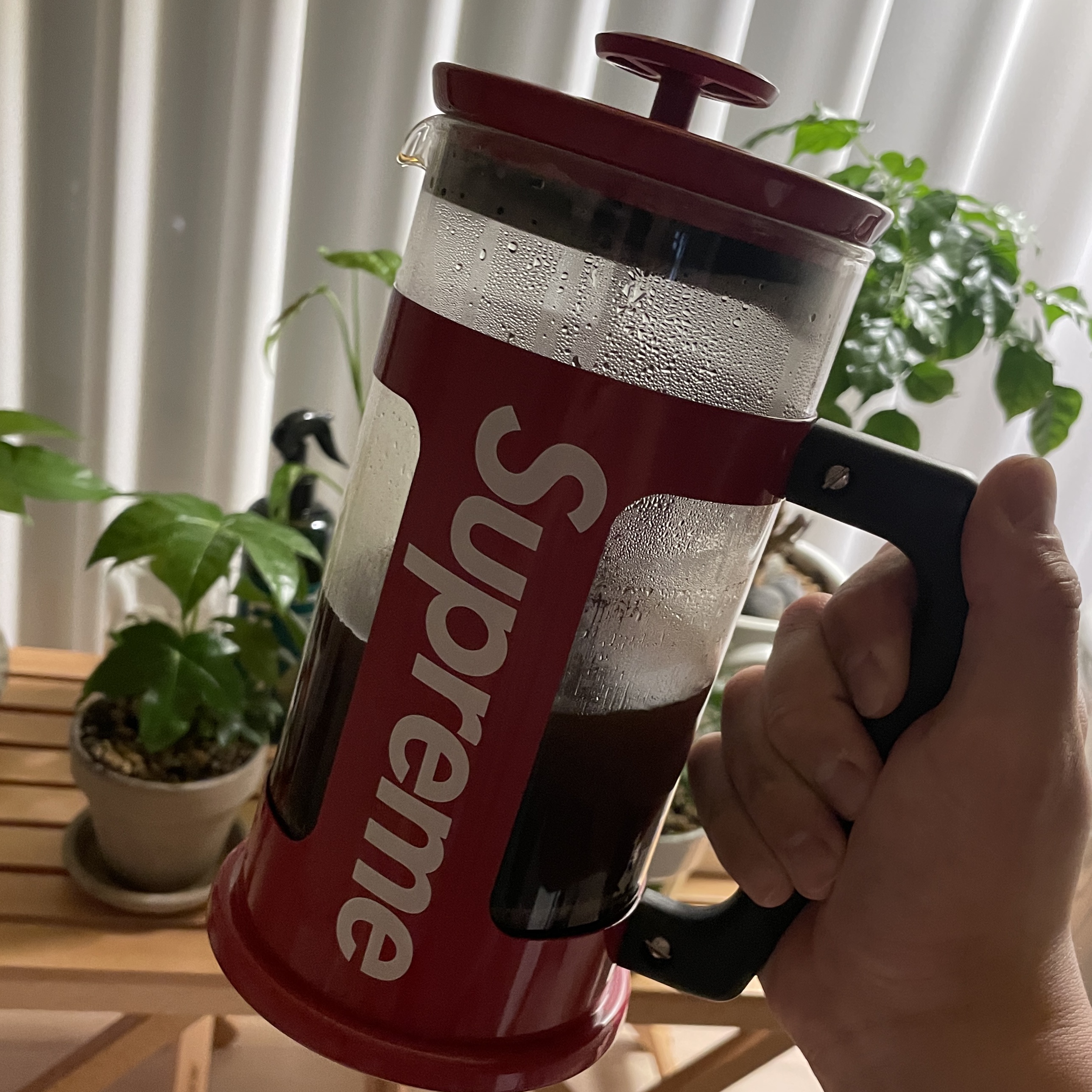 Supreme x Bialetti 8-Cup French Press Red - 24SS 착용 스타일