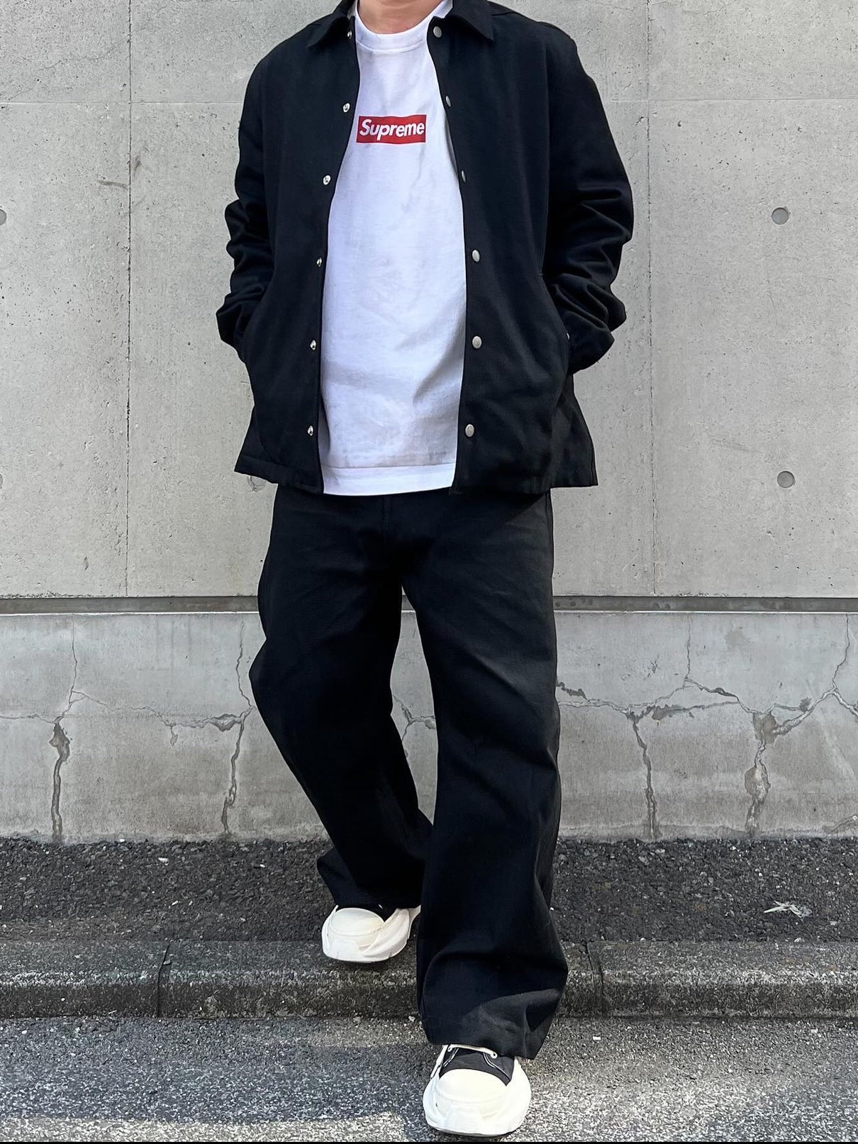 Supreme x MM6 Maison Margiela Padded Shirt Stripe - 24SS, Supreme x MM6 Maison Margiela Box Logo T-Shirt White - 24SS 착용 스타일 - 3