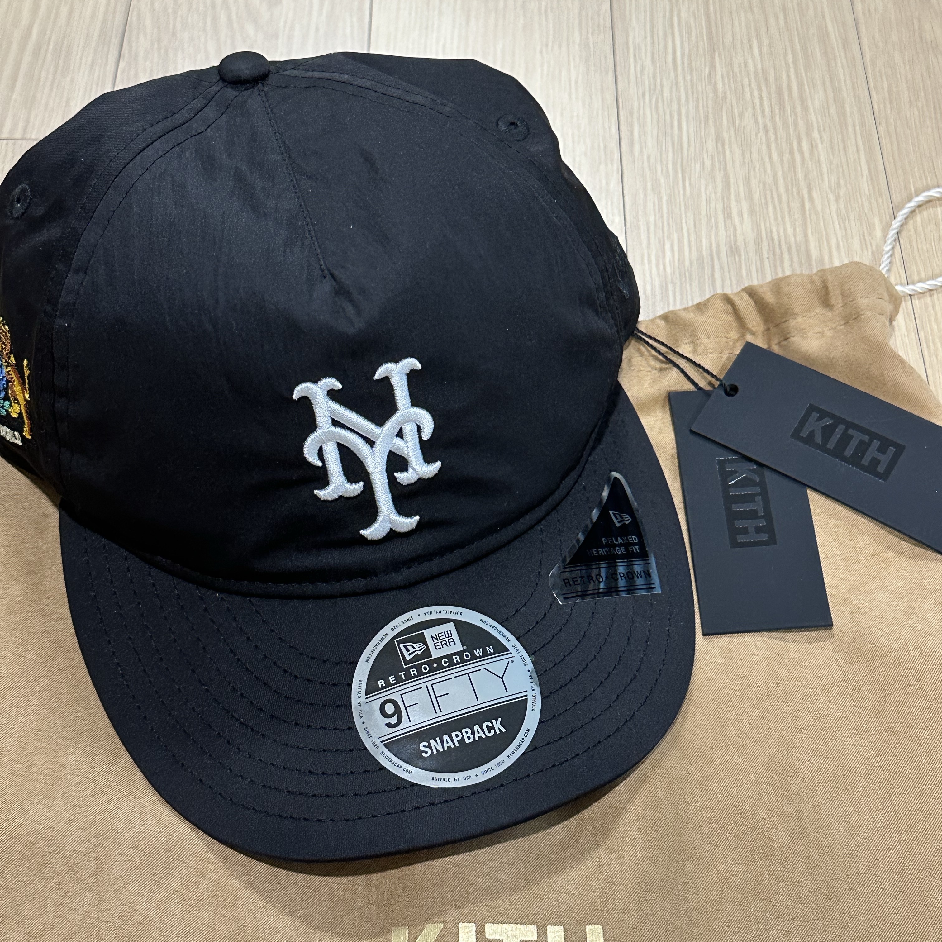 Kith x New Era New York Mets Nylon 9Fifty A Frame Black 착용 스타일 - 1