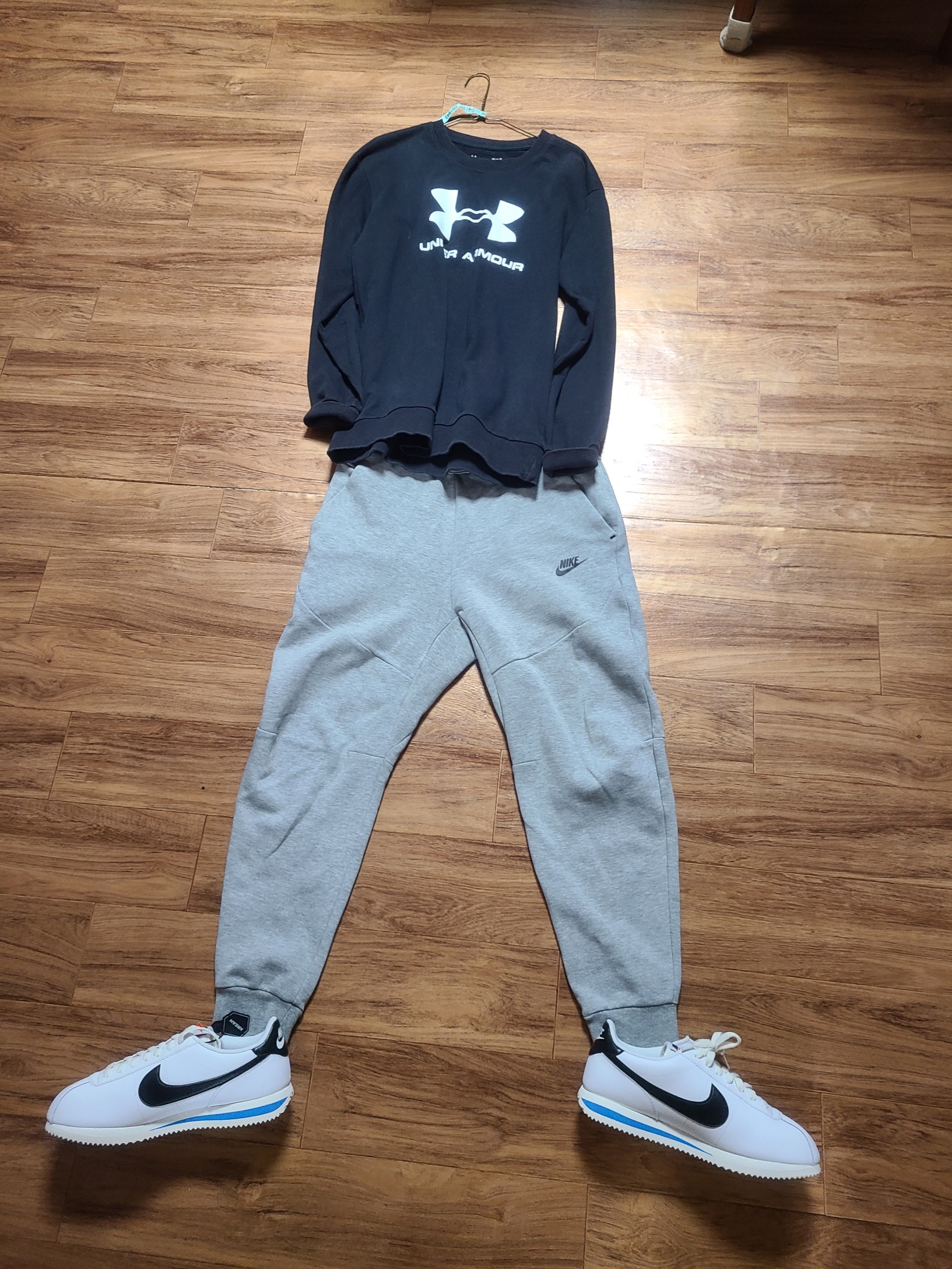 Nike Cortez White and Black, Nike NSW Tech Fleece Jogger Dark Grey Heather - Asia 착용 스타일