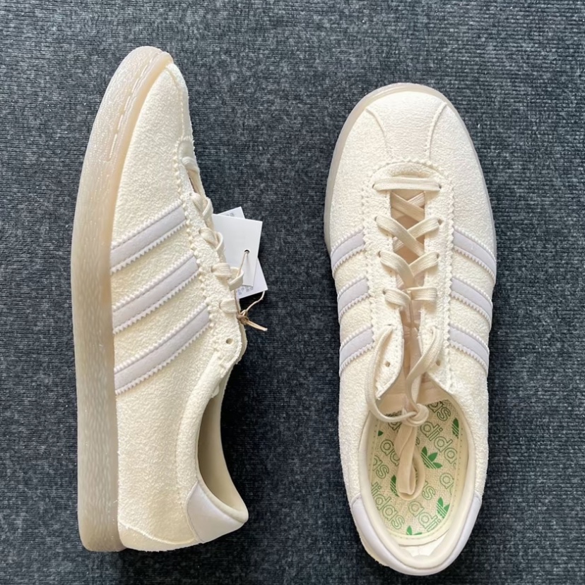 Adidas Tobacco Gruen Cream White Bliss 착용 스타일