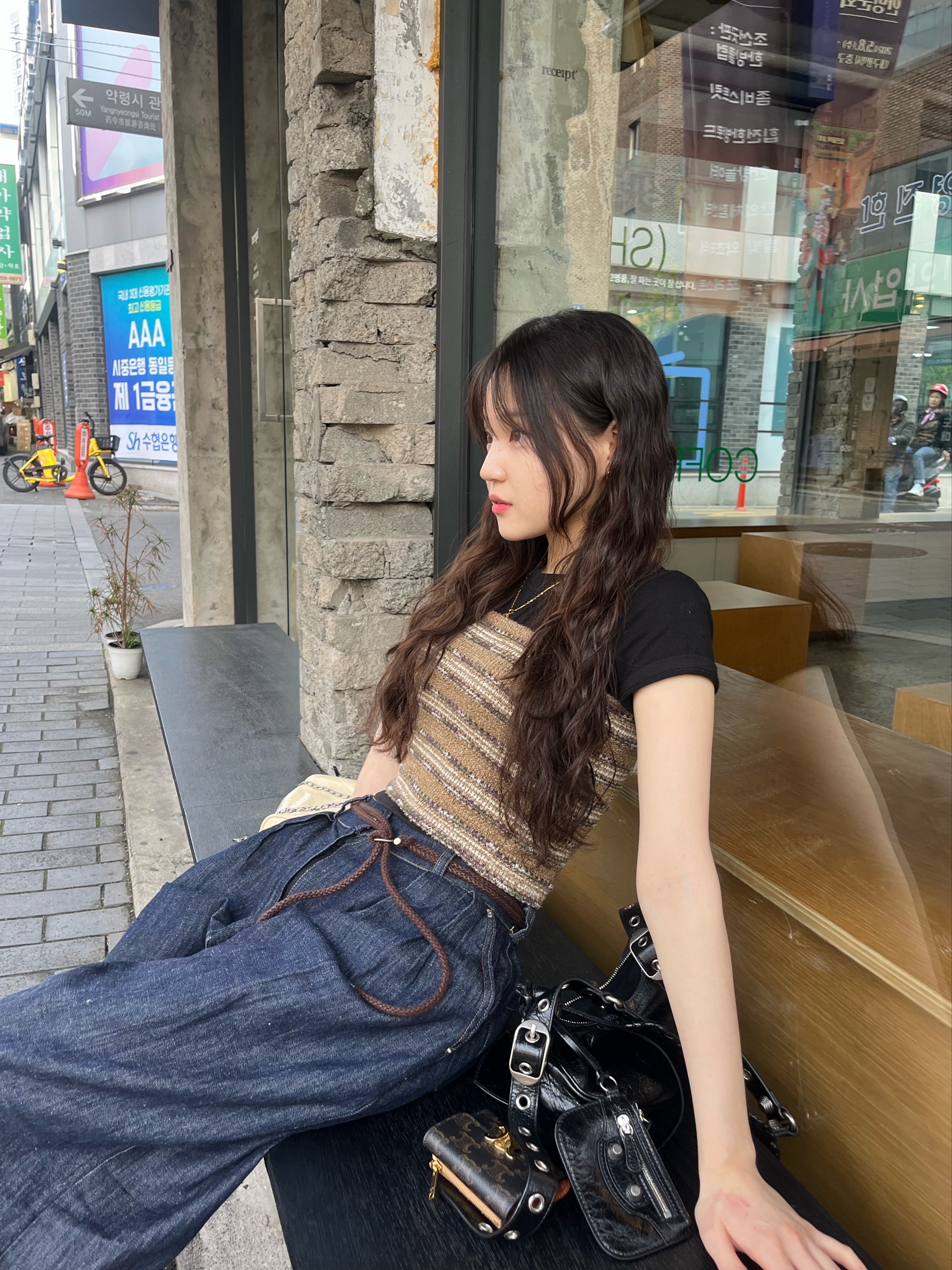 Golden Goose Superstar White Gold Heel Tab Sneakers, Moonstar 810s ET027 Marke Modi White 착용 스타일 - 4