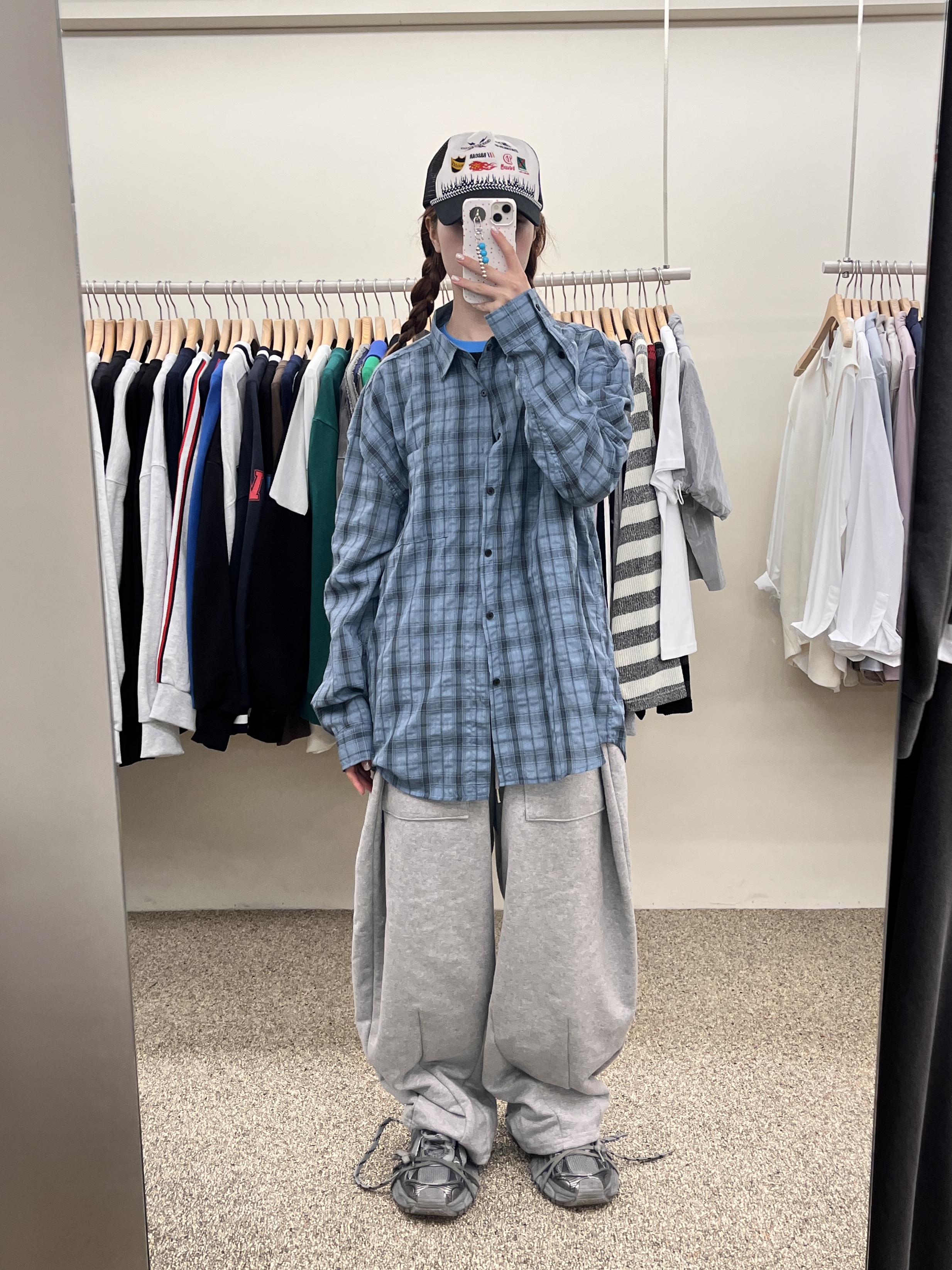 Balenciaga 3XL Sneakers Grey Black 착용 스타일 - 1