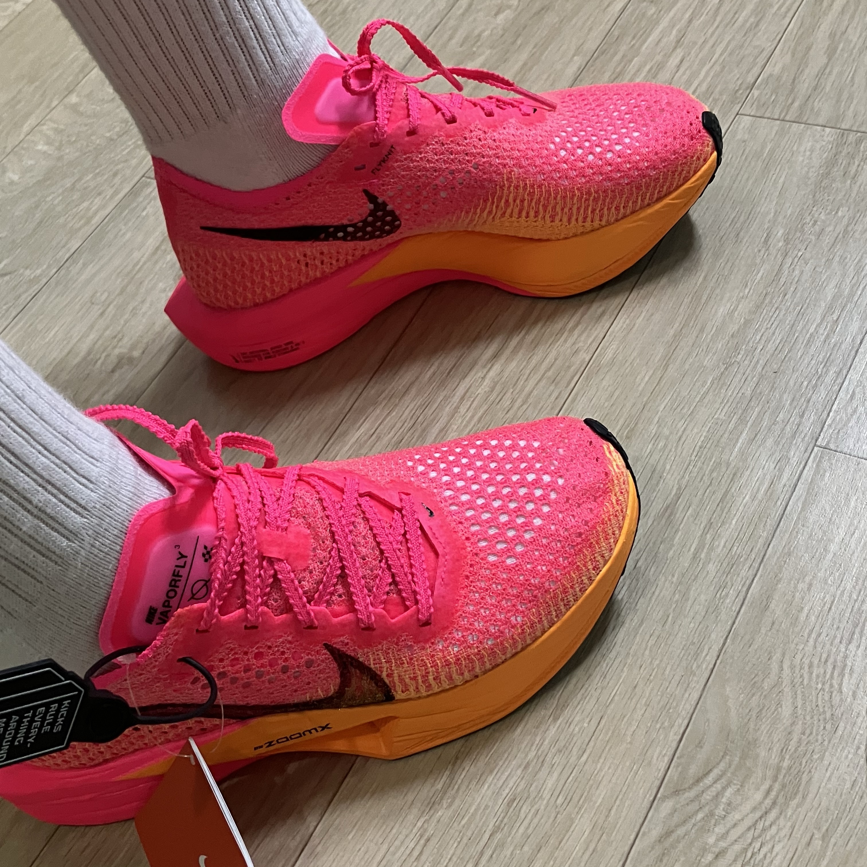 (W) Nike ZoomX Vaporfly Next% 3 Hyper Pink Laser Orange 착용 스타일