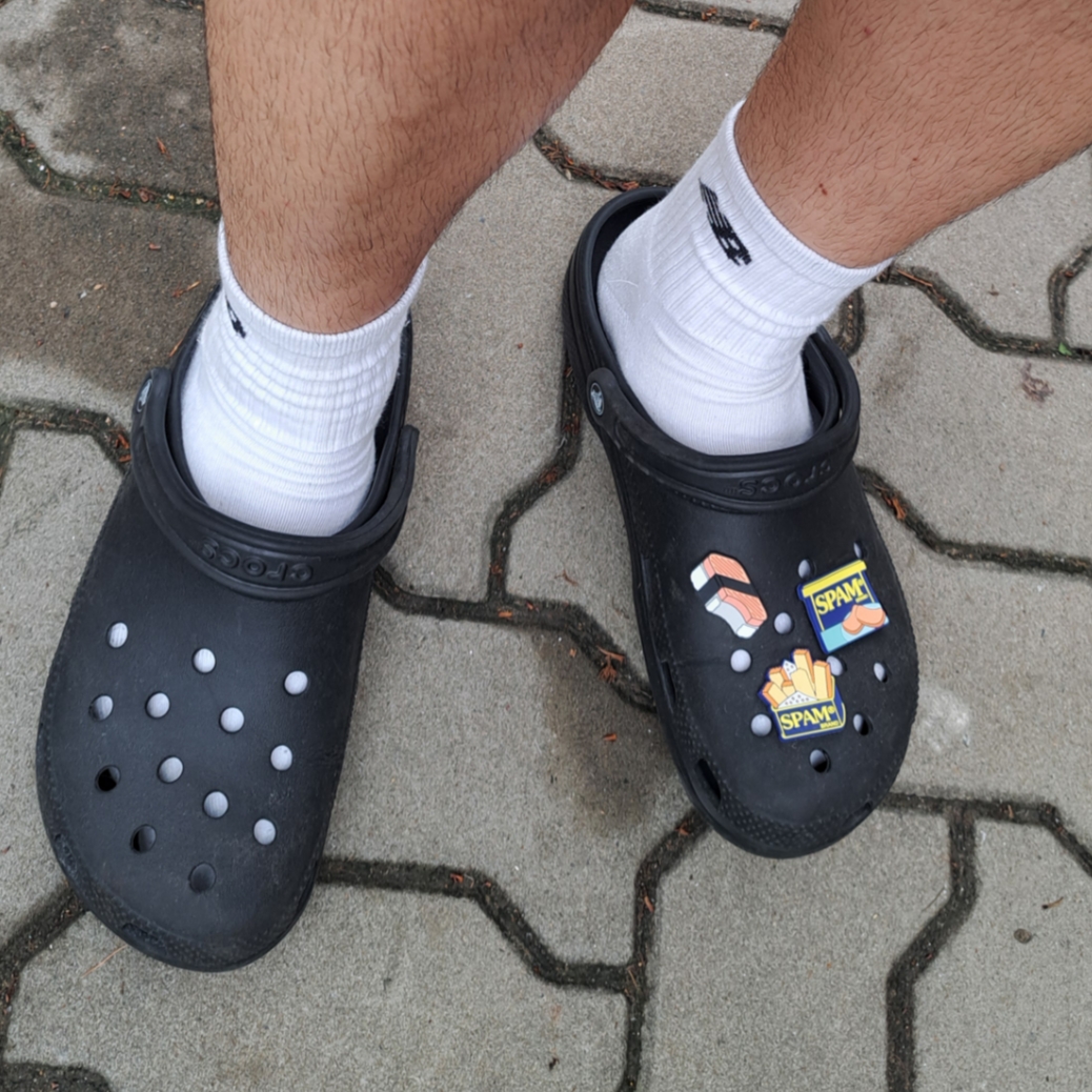 Crocs Classic Clog Black 착용 스타일