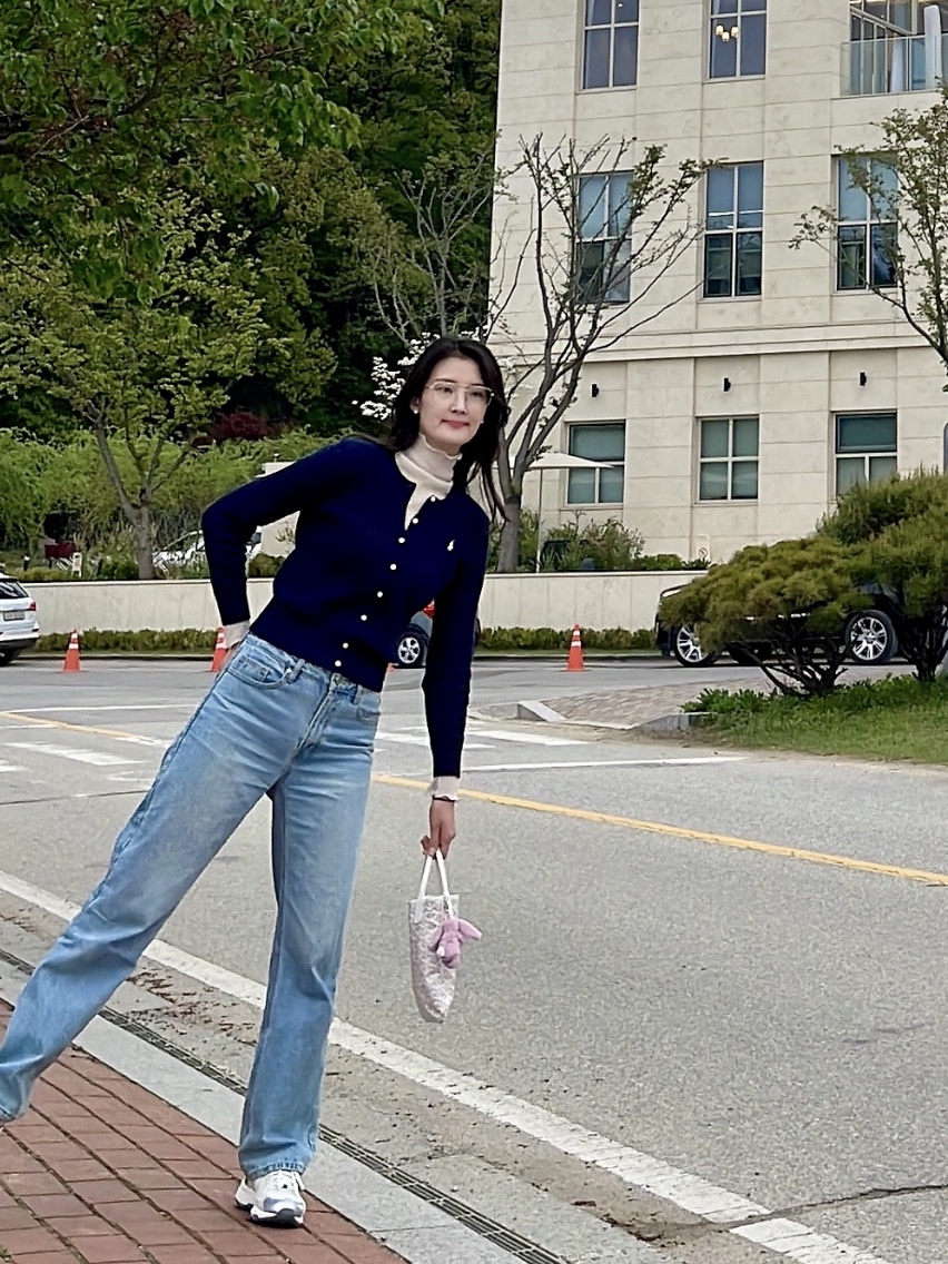 Goyard Poitiers Claire-Voie Bag Powder Pink, Jellycat Bashful Bunny Bag Charm Tulip 착용 스타일 - 5