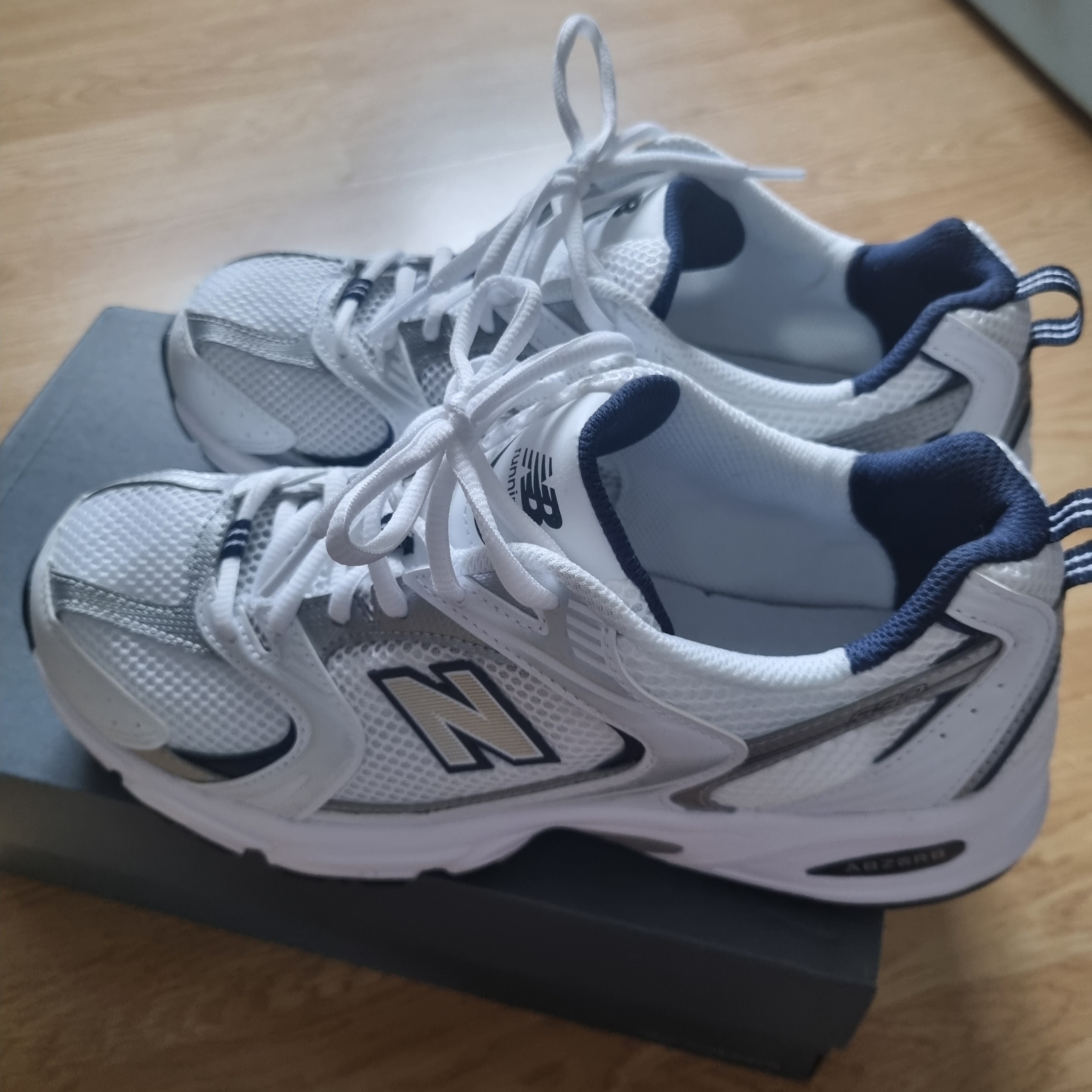 New Balance 530 White 착용 스타일