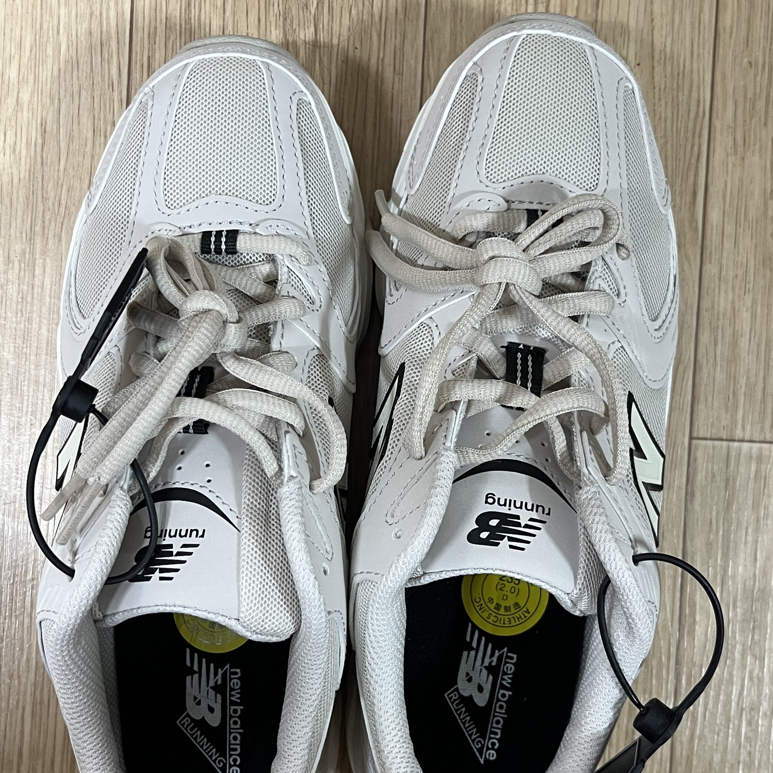 New Balance 530 Ivory 착용 스타일