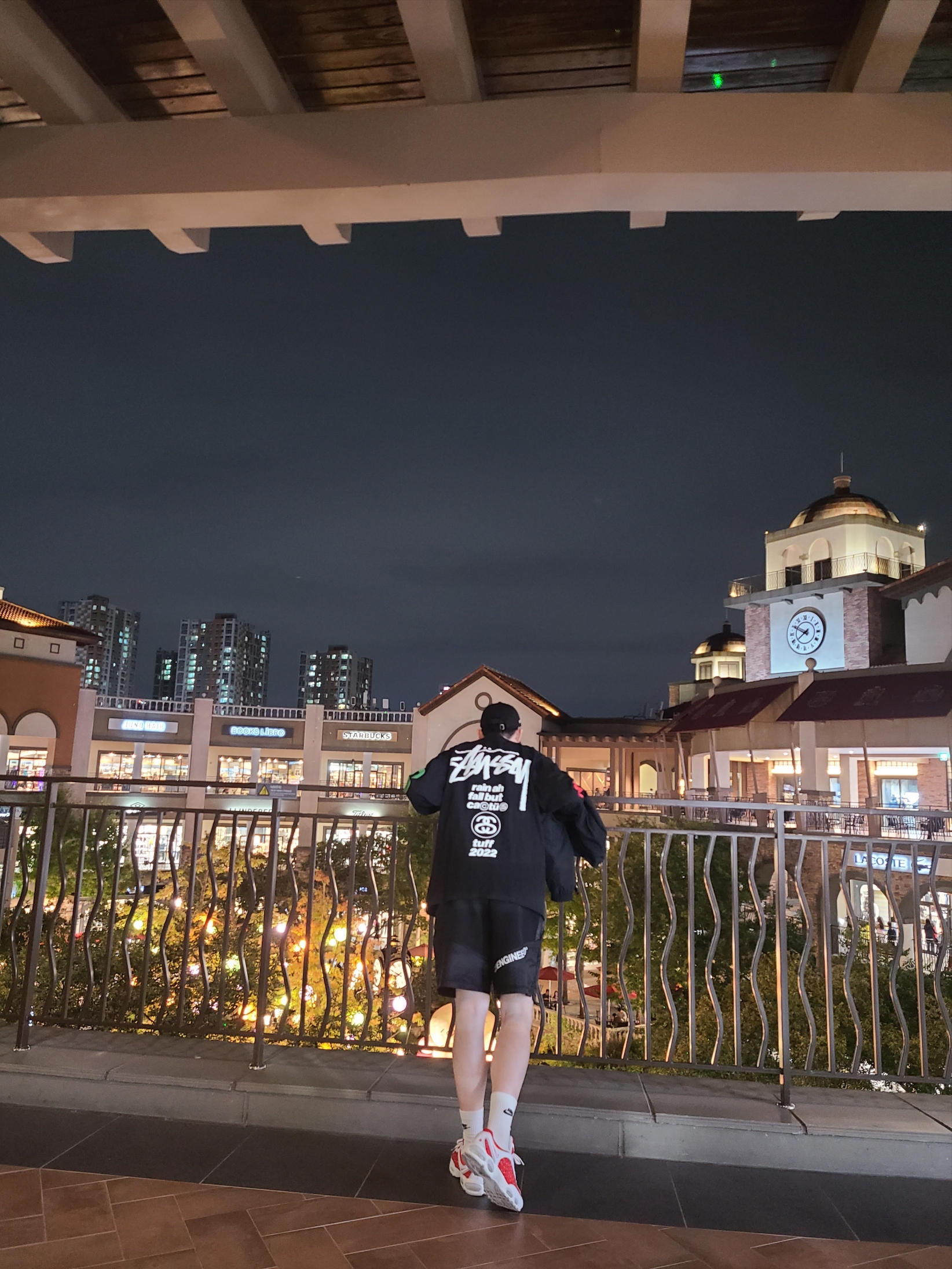 Nike x Supreme Air Max Tailwind 4 White, Stussy x Cactus Plant Flea Market Sport LS T-Shirt Black 착용 스타일 - 1