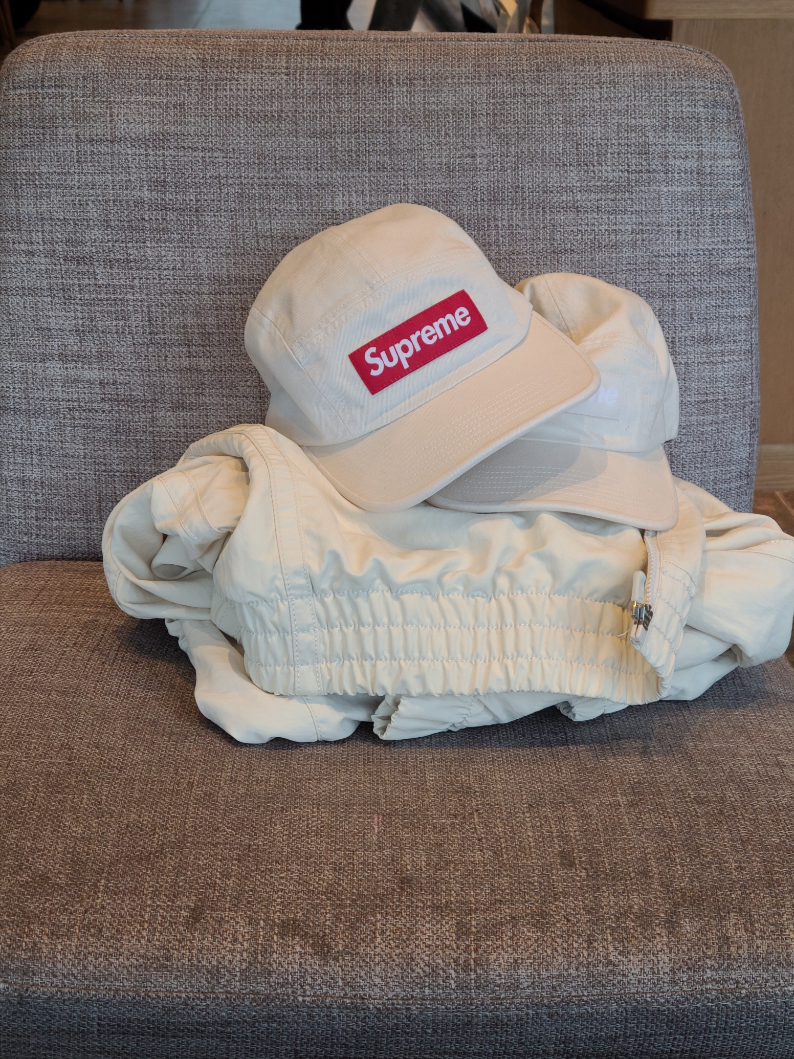 Supreme Washed Chino Twill Camp Cap Natural - 24SS, Supreme Washed Chino Twill Camp Cap Natural - 23FW 착용 스타일 - 1