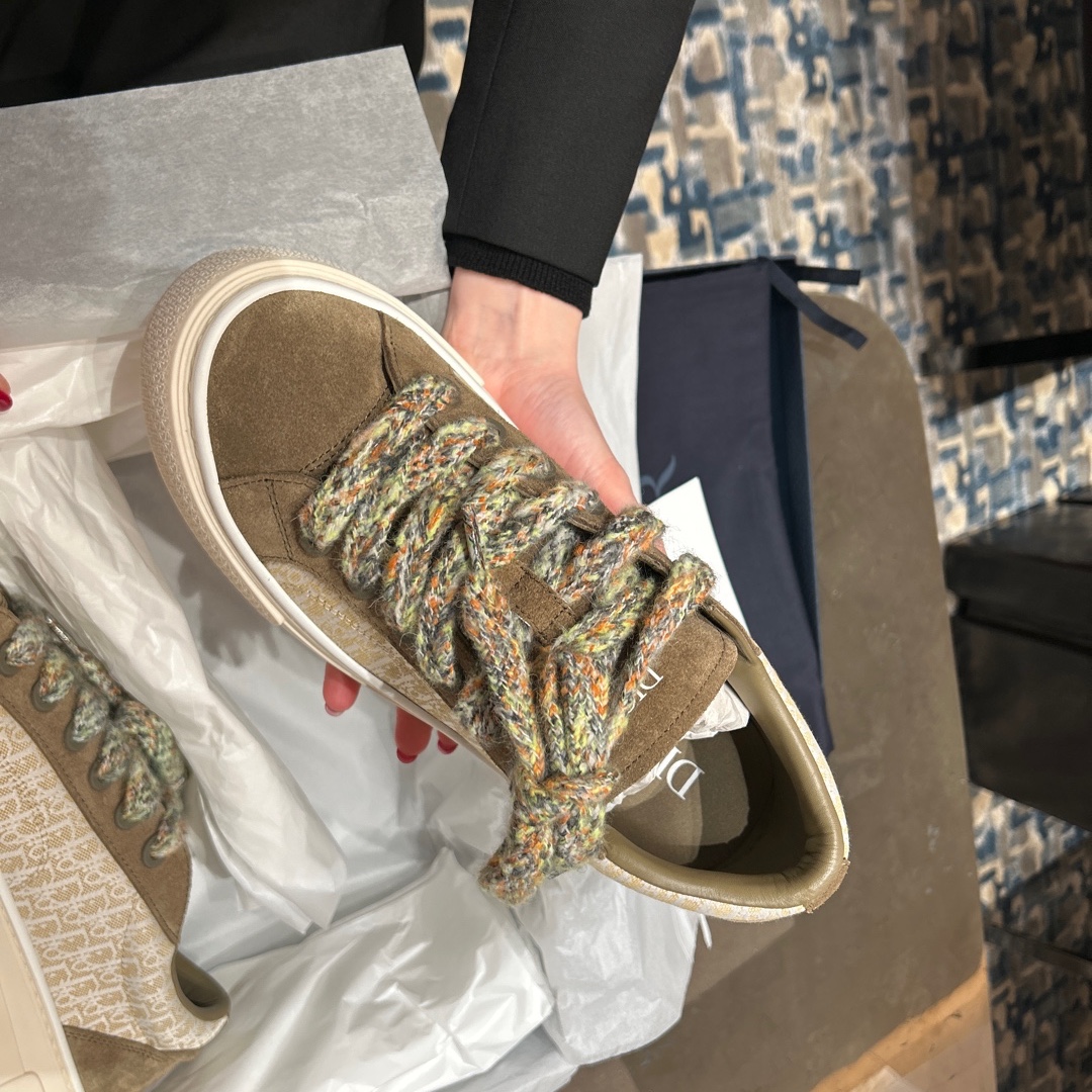 Dior B33 Sneakers Khaki Cream Dior Oblique Jacquard 착용 스타일