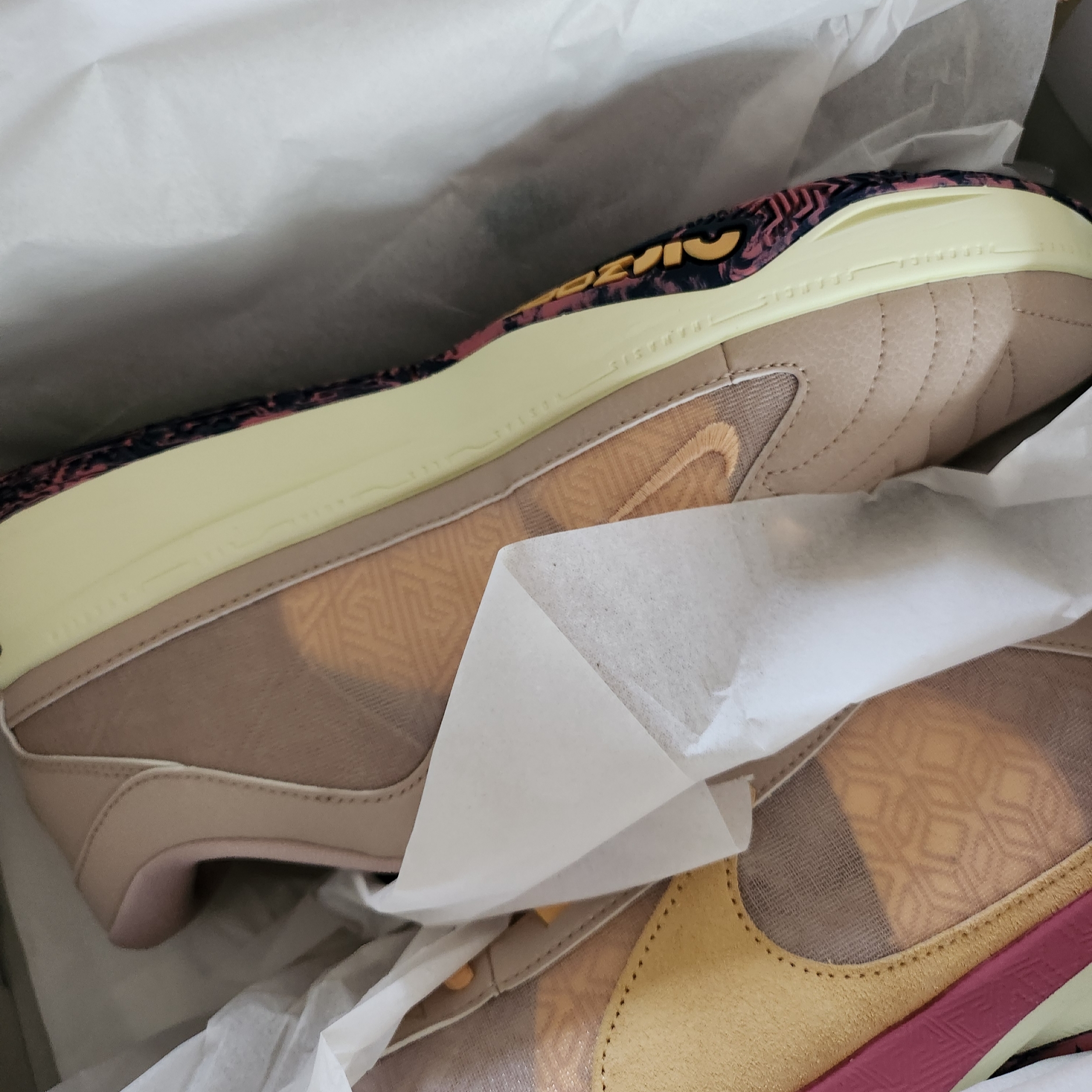 Nike Zoom Freak 5 EP Fossil Stone Celestial Gold 착용 스타일
