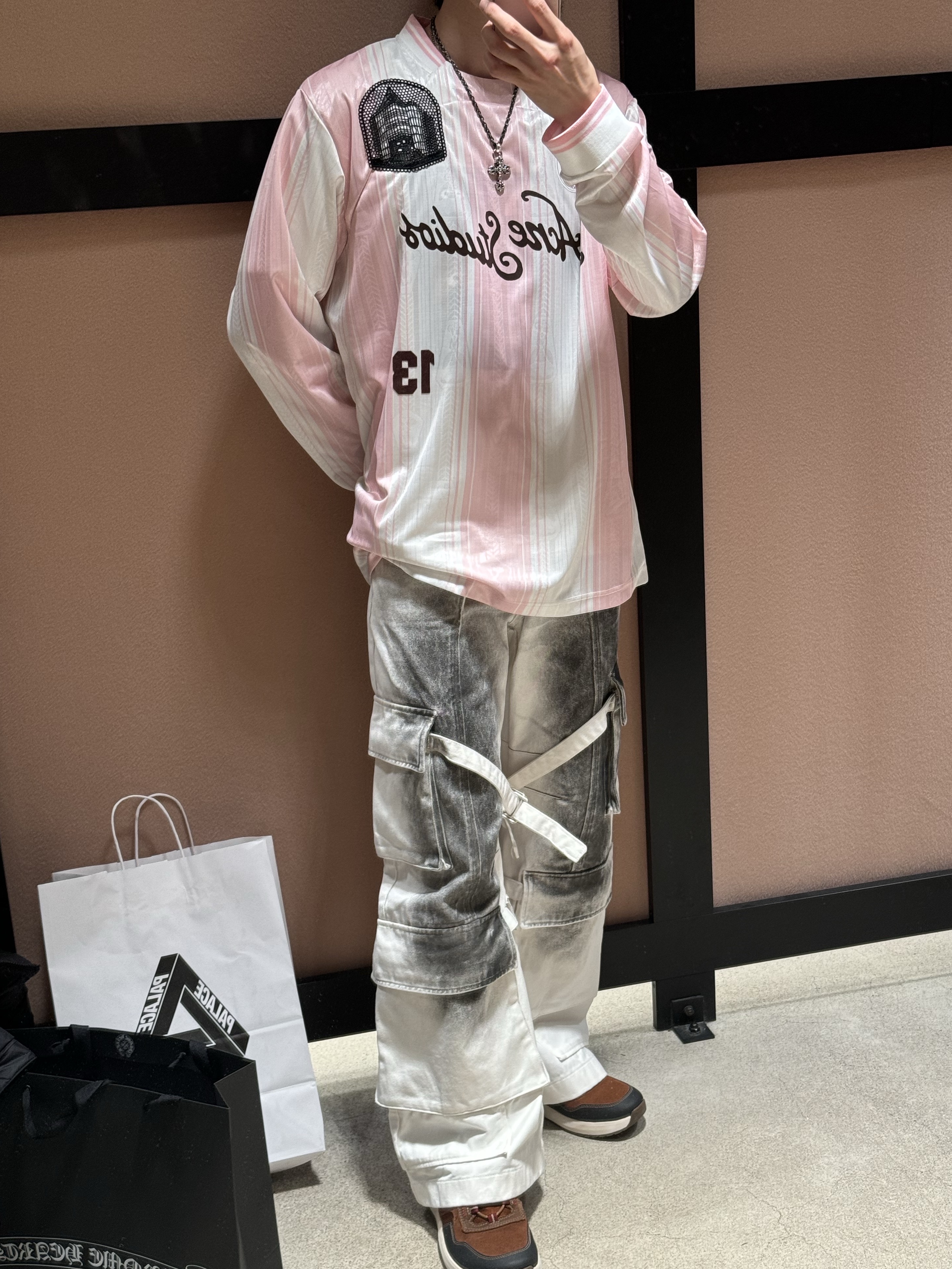 Acne Studios Logo Long Sleeve T-Shirt Pink White, Human Made Knit Bucket Hat Navy 착용 스타일 - 1