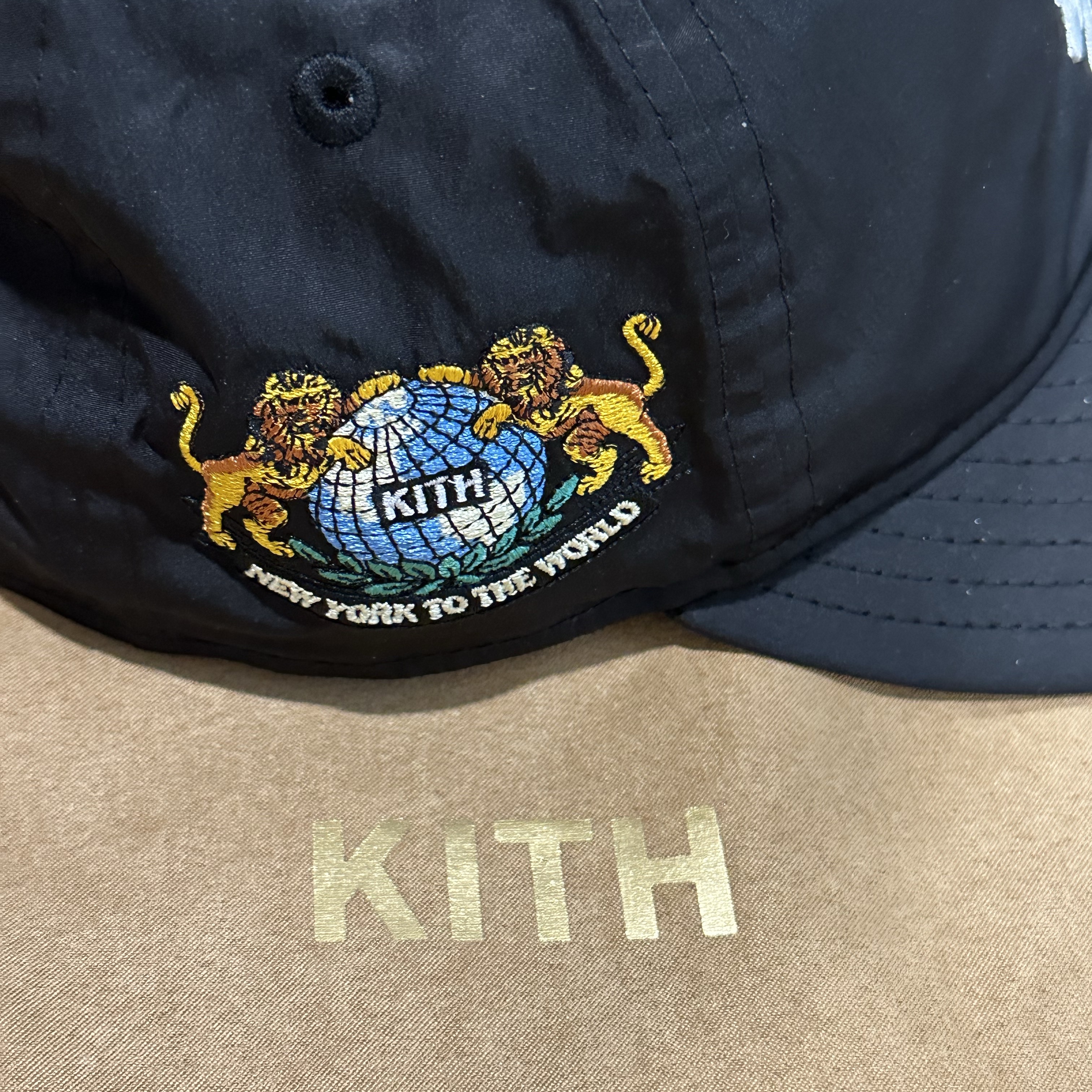 Kith x New Era New York Mets Nylon 9Fifty A Frame Black 착용 스타일 - 2