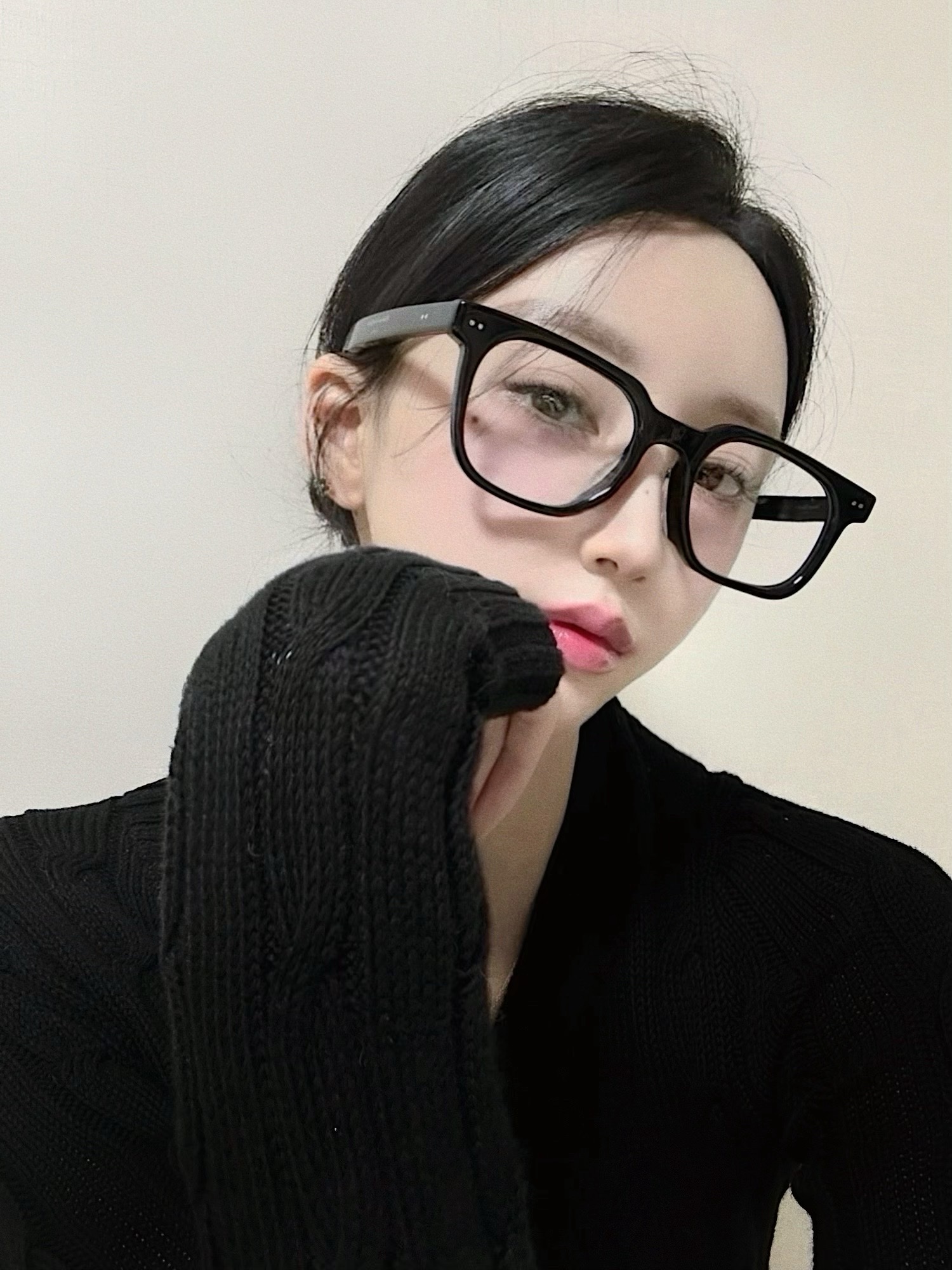 Gentle Monster x Maison Margiela MM117 Black Clear 착용 스타일 - 1