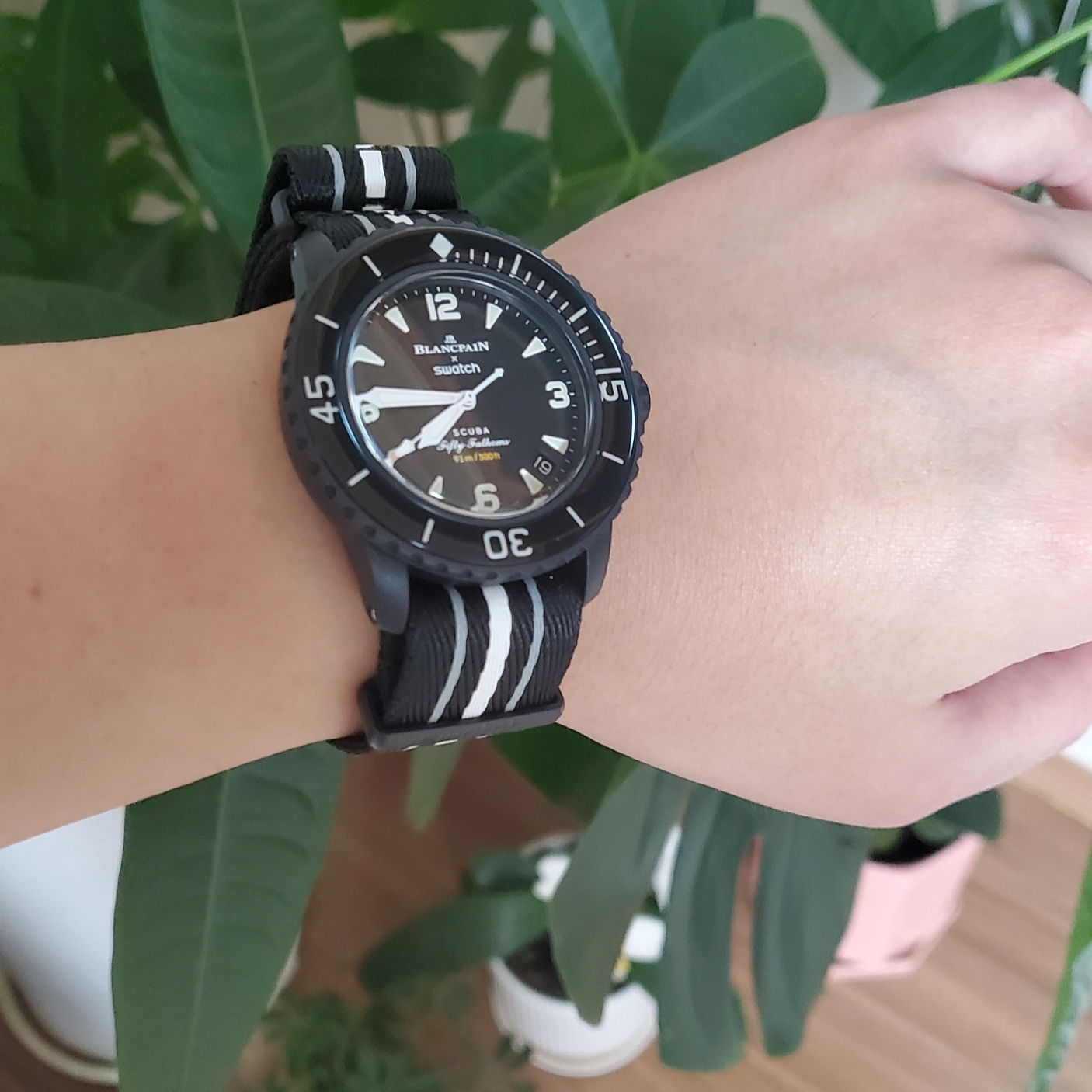 Swatch x Blancpain Bioceramic Ocean of Storms 착용 스타일