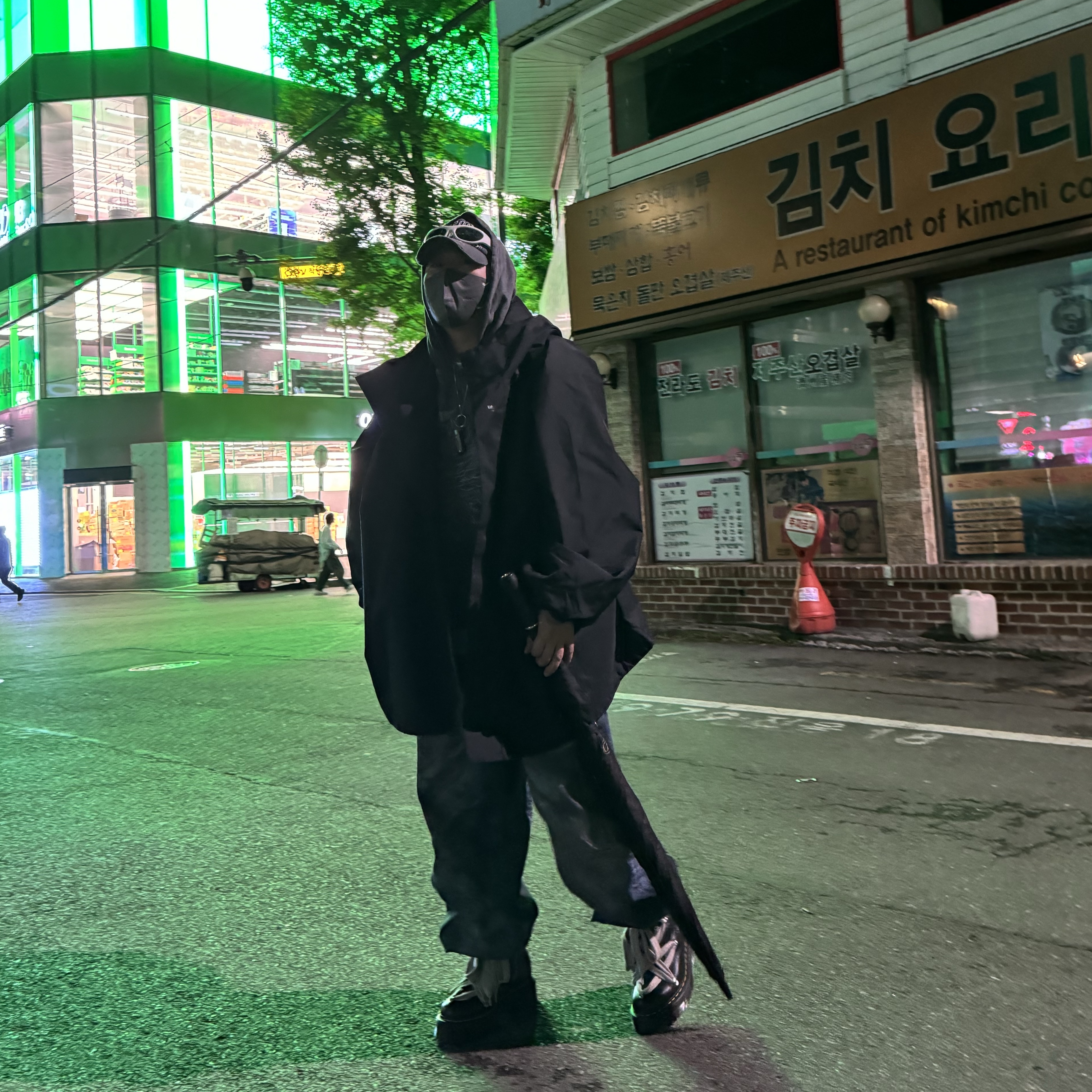Porter x Toga Backpack Black, Yeezy Gap Engineered By Balenciaga T-Cut Parka Black 착용 스타일 - 3
