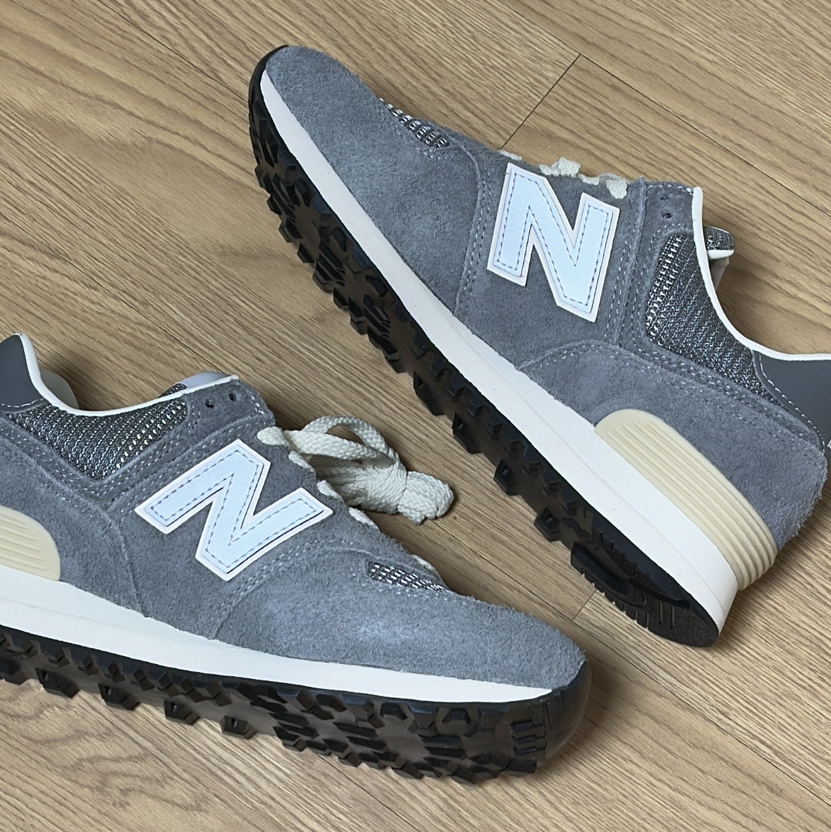 New Balance x Pottery 574 Premium Soft Grey 착용 스타일