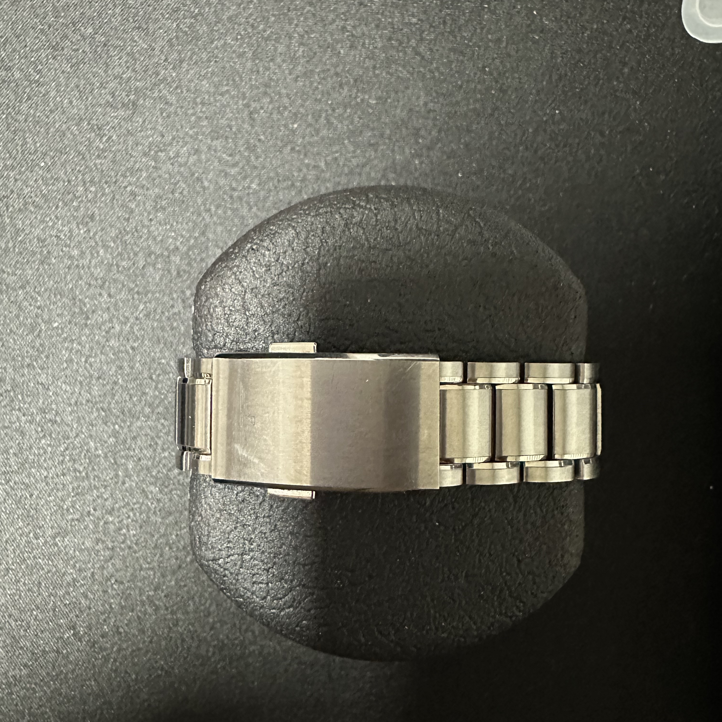 Longines x Hodinkee Limited Edition Spirit Zulu Time Automatic Titanium Washed Black 착용 스타일 - 6