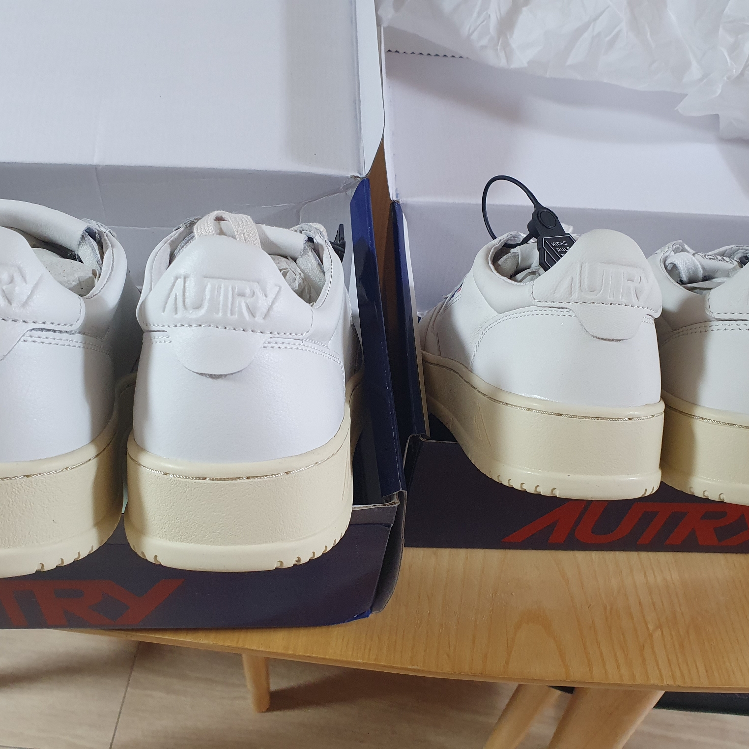 Autry Medalist Low Leather Sneakers White 착용 스타일 - 3