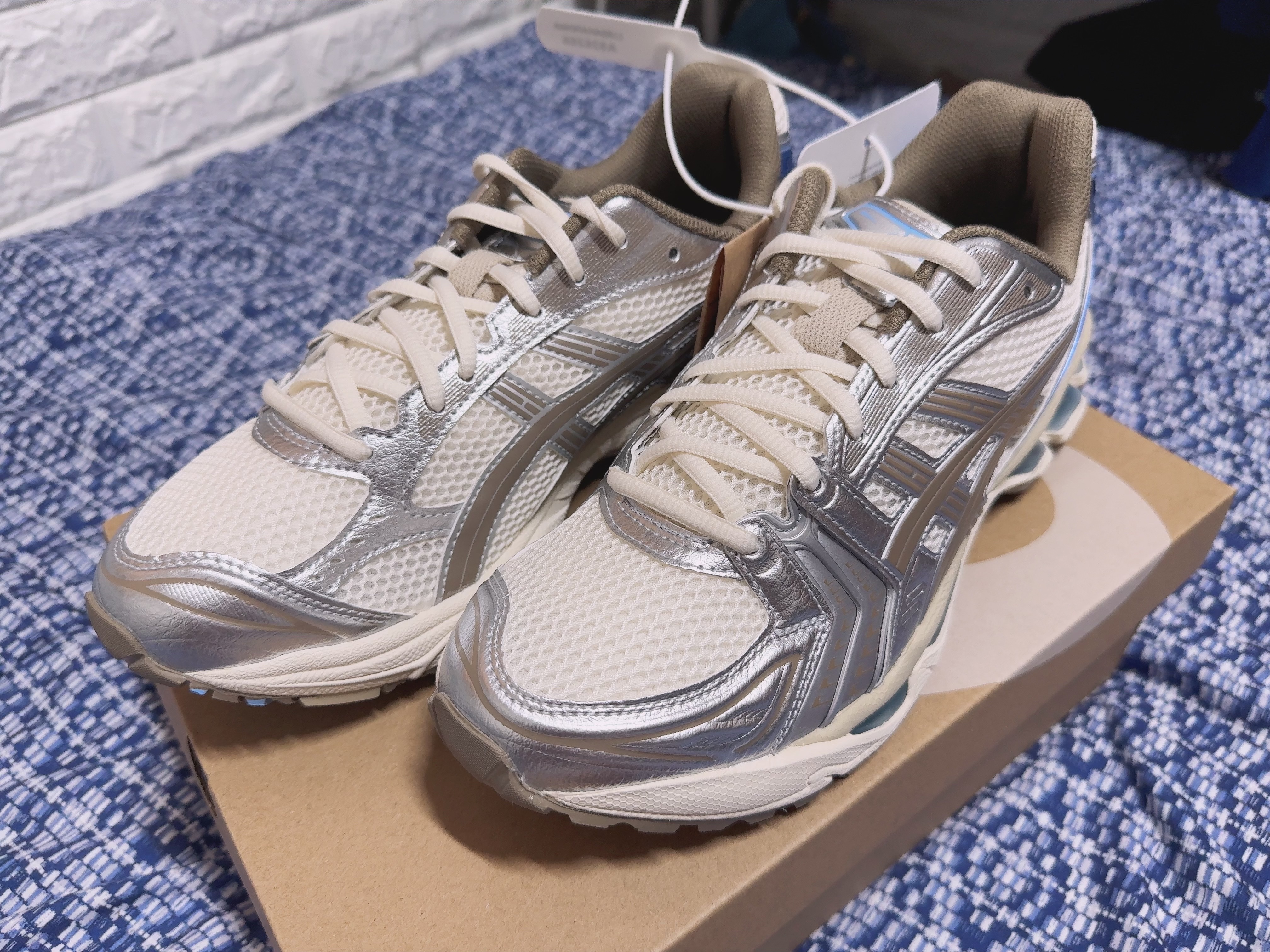 (W) Asics Gel-Kayano 14 Cream Pepper 착용 스타일 - 1