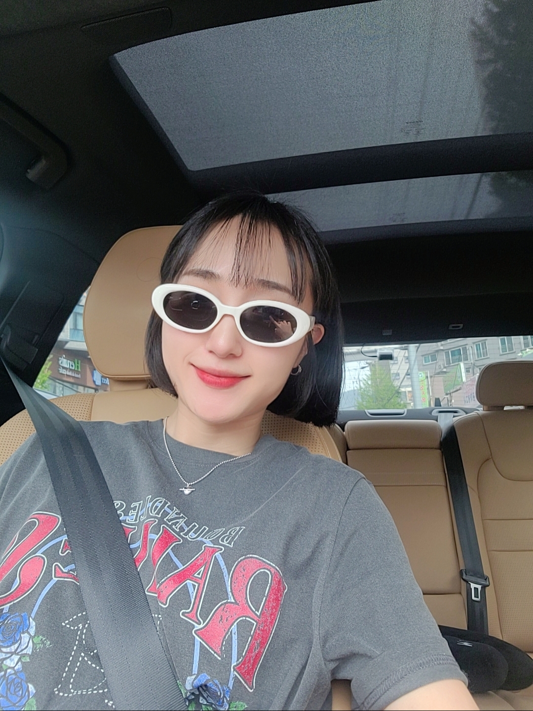Gentle Monster x Maison Margiela MM107 White Black 착용 스타일